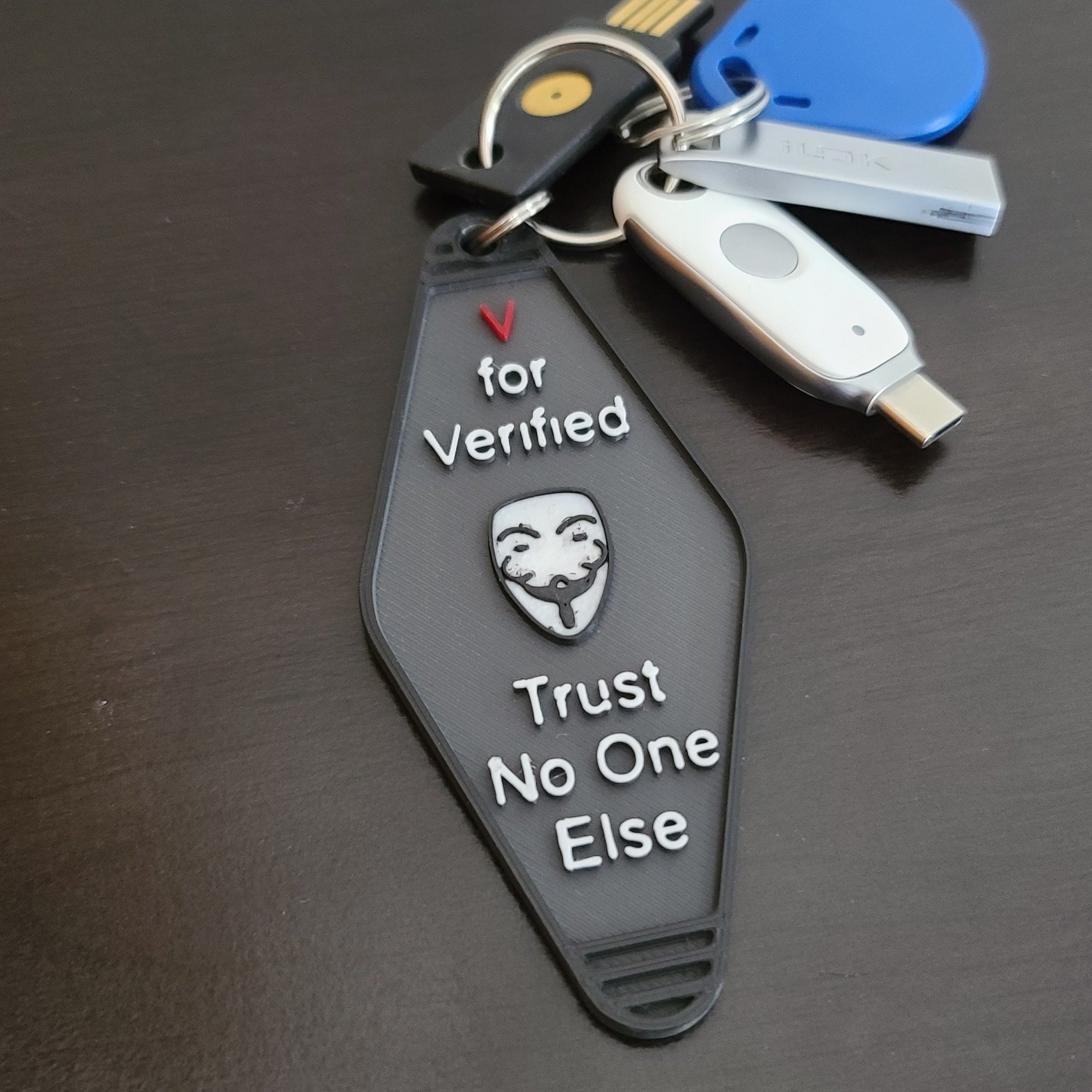 Finally a keyfob for the real &quot;keys&quot;.

My fellow #Security conscious brethren will find this model on 
@Thangs3D
 a must have. 

Please share a pick of your &quot;keys&quot; on the keychain!

https://than.gs/m/1053094?affiliateCode=MAKERSMA