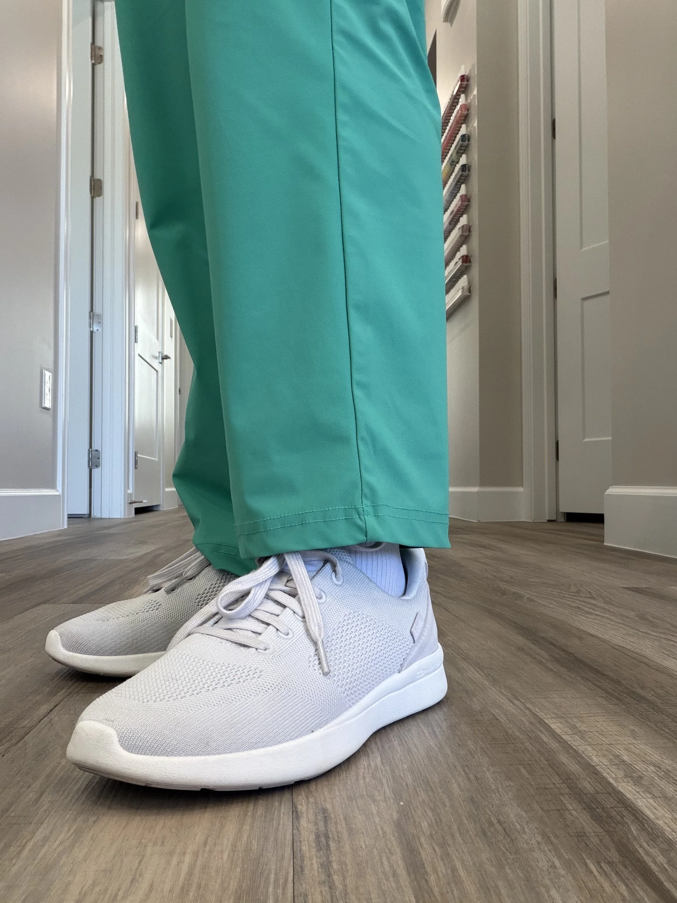 Dr. Anne Sharkey podiatrist reviewing Kizik Lima 2 hands-free sneaker