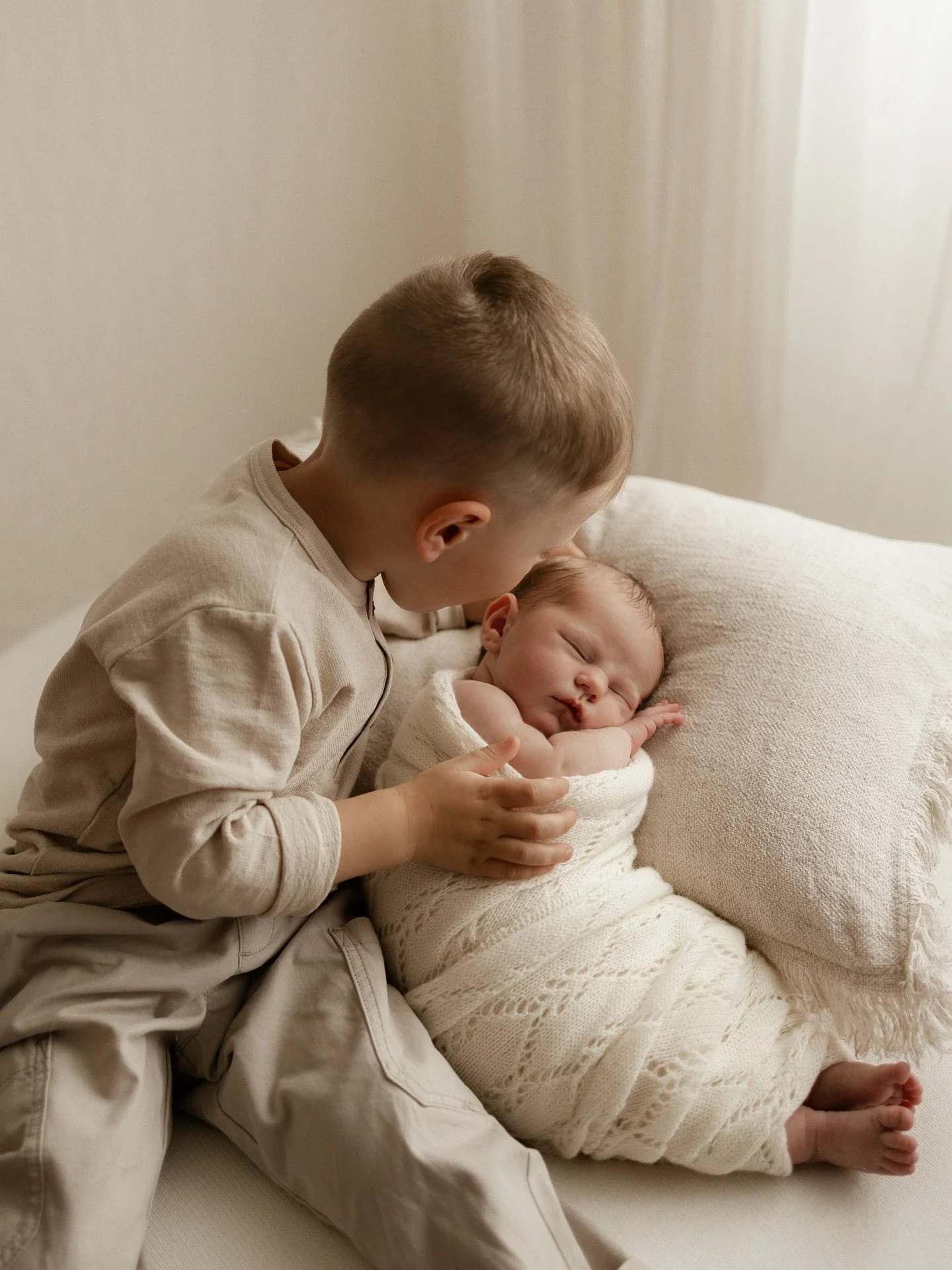 Now listen here little sis&hellip; I was here first, so that makes me the boss, okay?&rdquo; 😂

I&rsquo;ve had the joy of photographing Ollie since he was a newborn &mdash; from family sessions to Christmas shoots every year &mdash; and now he&rsquo