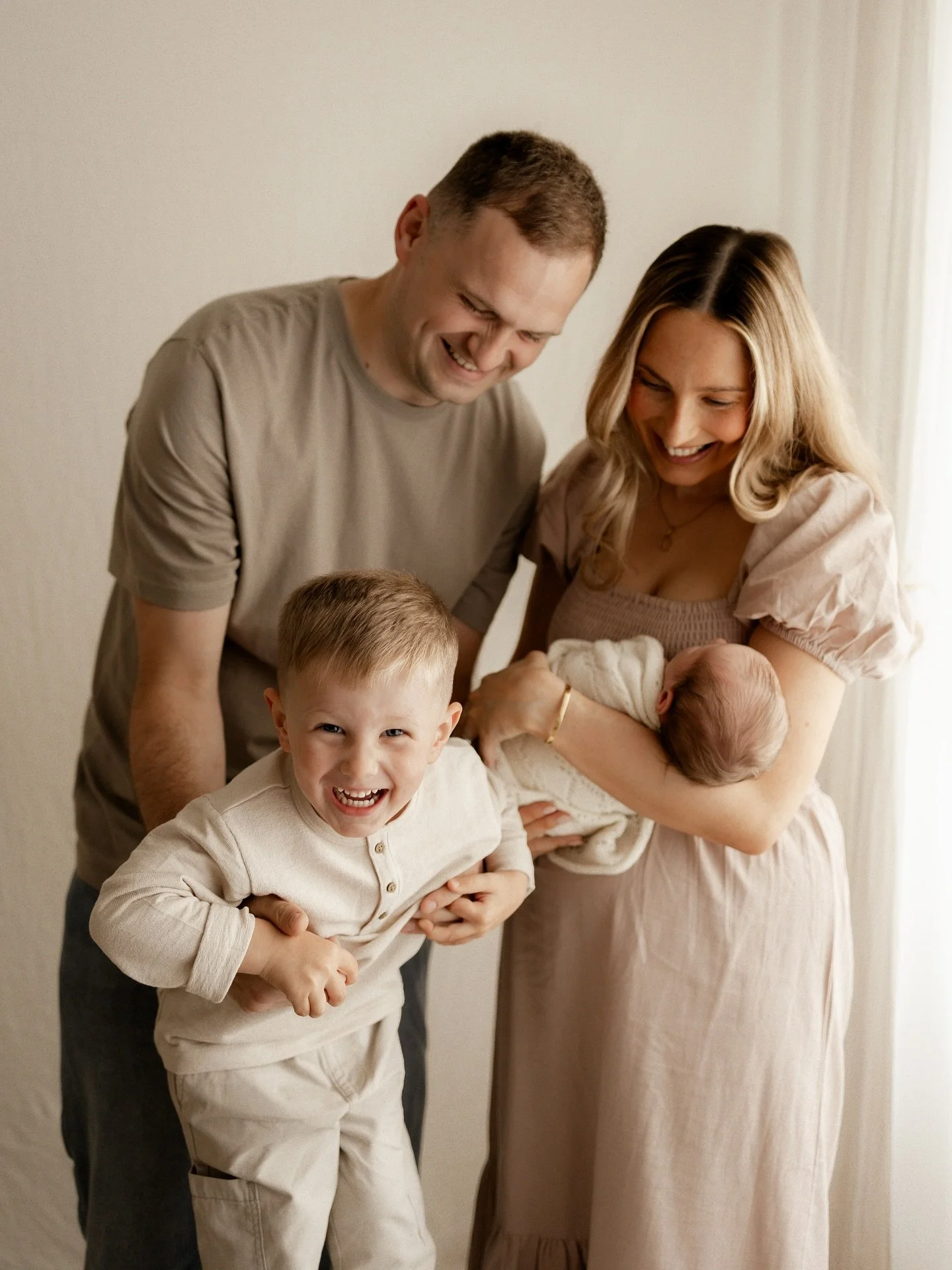Family 🥰

 #CapturedMemories #ForeverMoments #FamilyPhotography #NewbornPhotography #BabyPhotography #MaternityPhotography #UlverstonPhotographer #CumbriaPhotographer #LifestylePhotography #TimelessPortraits