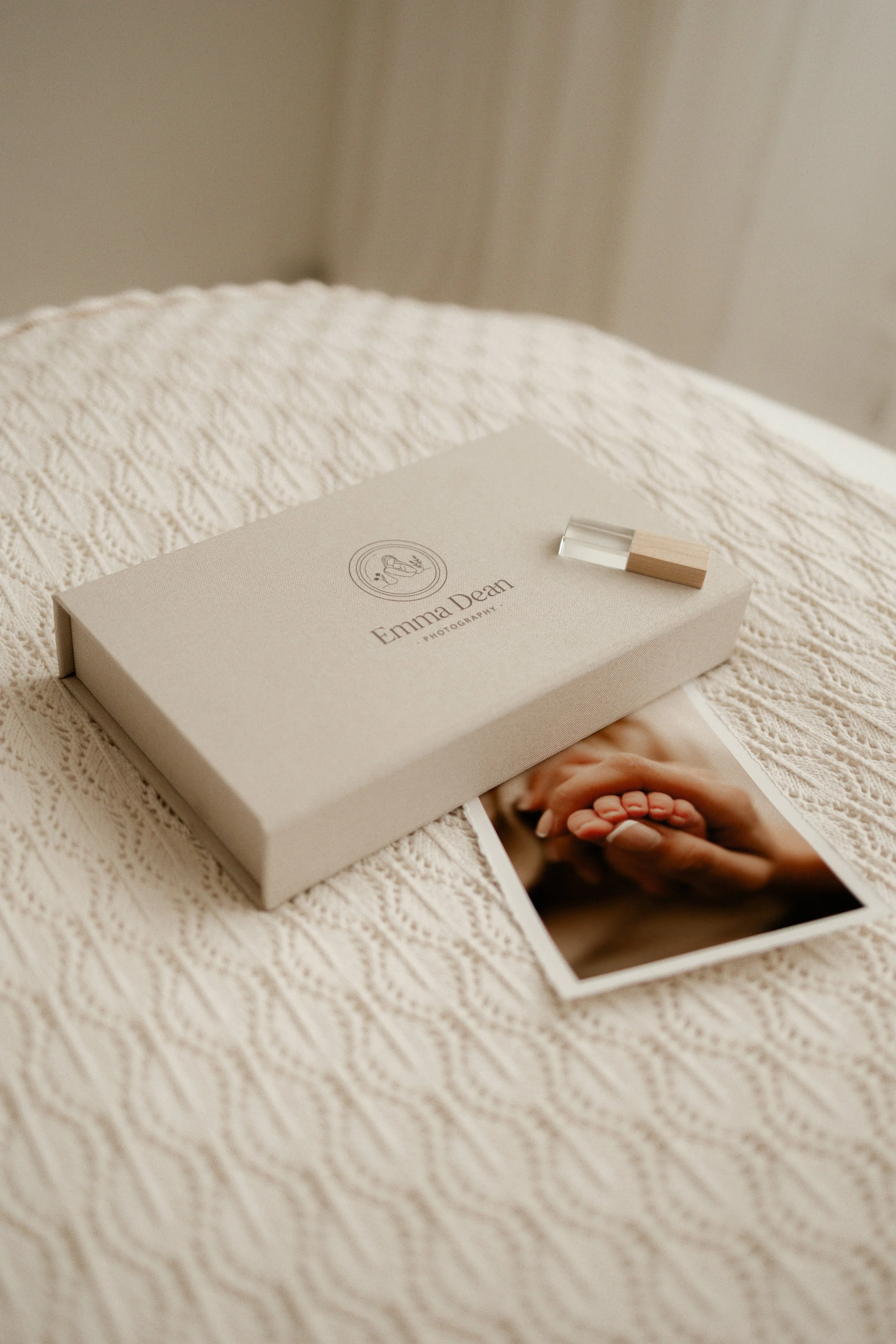 handcrafted keepsake box and usb for fine art prints from photoshoot session