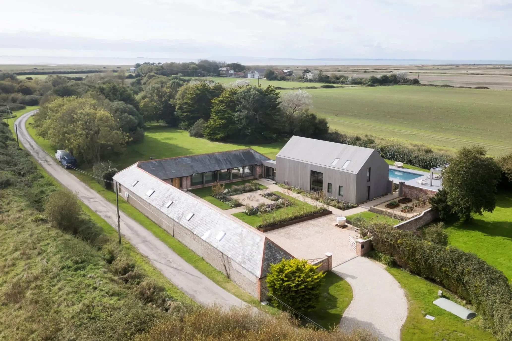 Sidlesham-Sussex-Architect-Contemporary-Barn-07-uai-2064x1375.webp
