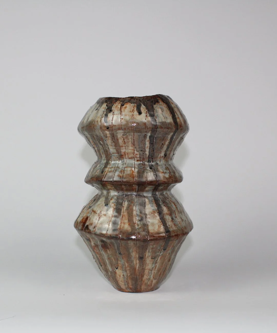 Untitled – Hand pinched pot, ceramic, 6.5'' x 6'' x 9'', 2023