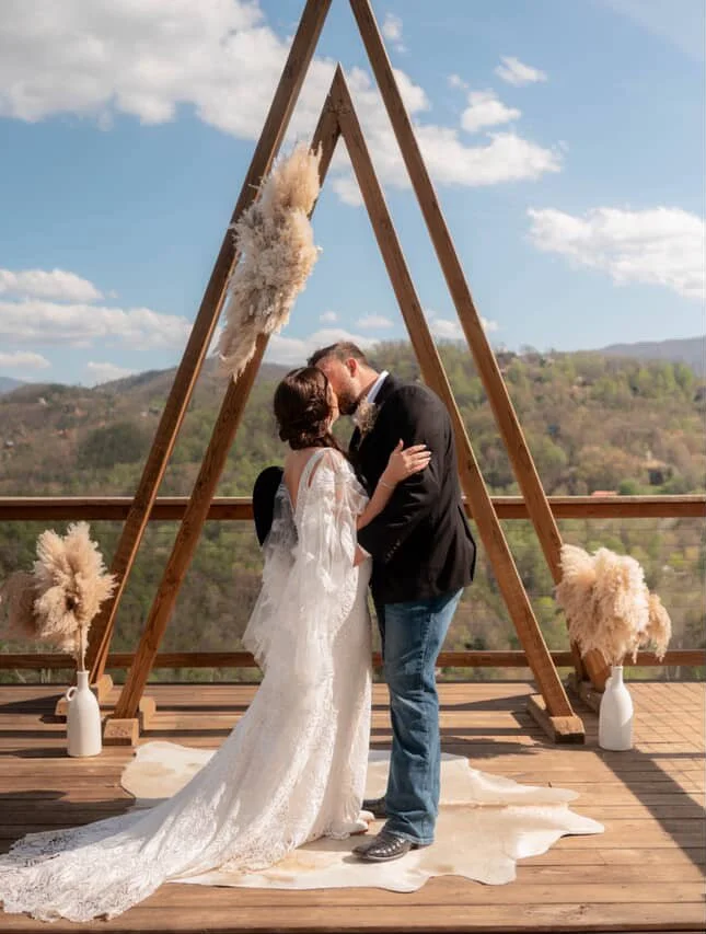 Mr. & Mrs. Whaley - 4.5.2025
@ashleyleffewphotography
