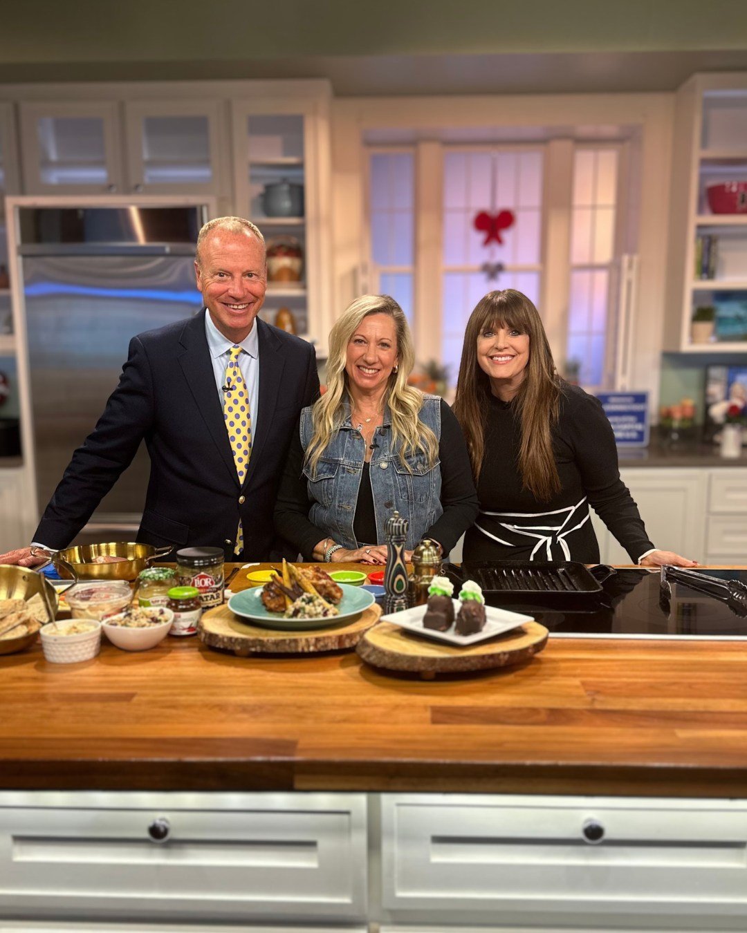 We are so excited to share with you this month's segment with @greatdayconnecticut and @sweetlifebydebbieraviv !

Tune in this afternoon at 3pm to see another crowd pleasing, easy and flavorful meal - which also happens to be our first Crown Supper C