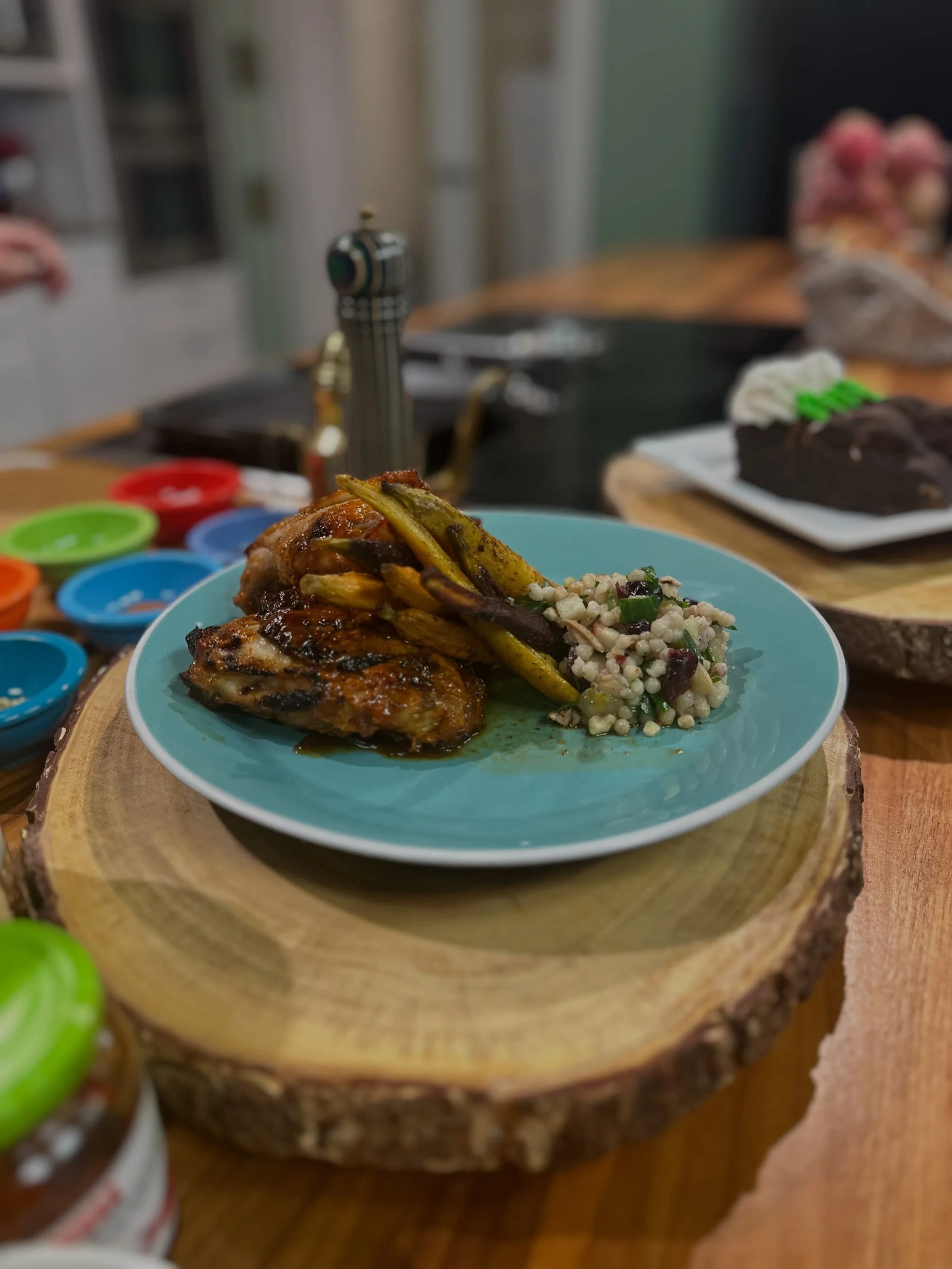 Members of our Crown Supper Club can get a sneak peek of what&rsquo;s coming in their October drop!! See the full cooking tutorial by following the link below:

https://m.youtube.com/watch?v=1SETeSN57MA

#recipeswithraviv #crownsupperclub #subscripti