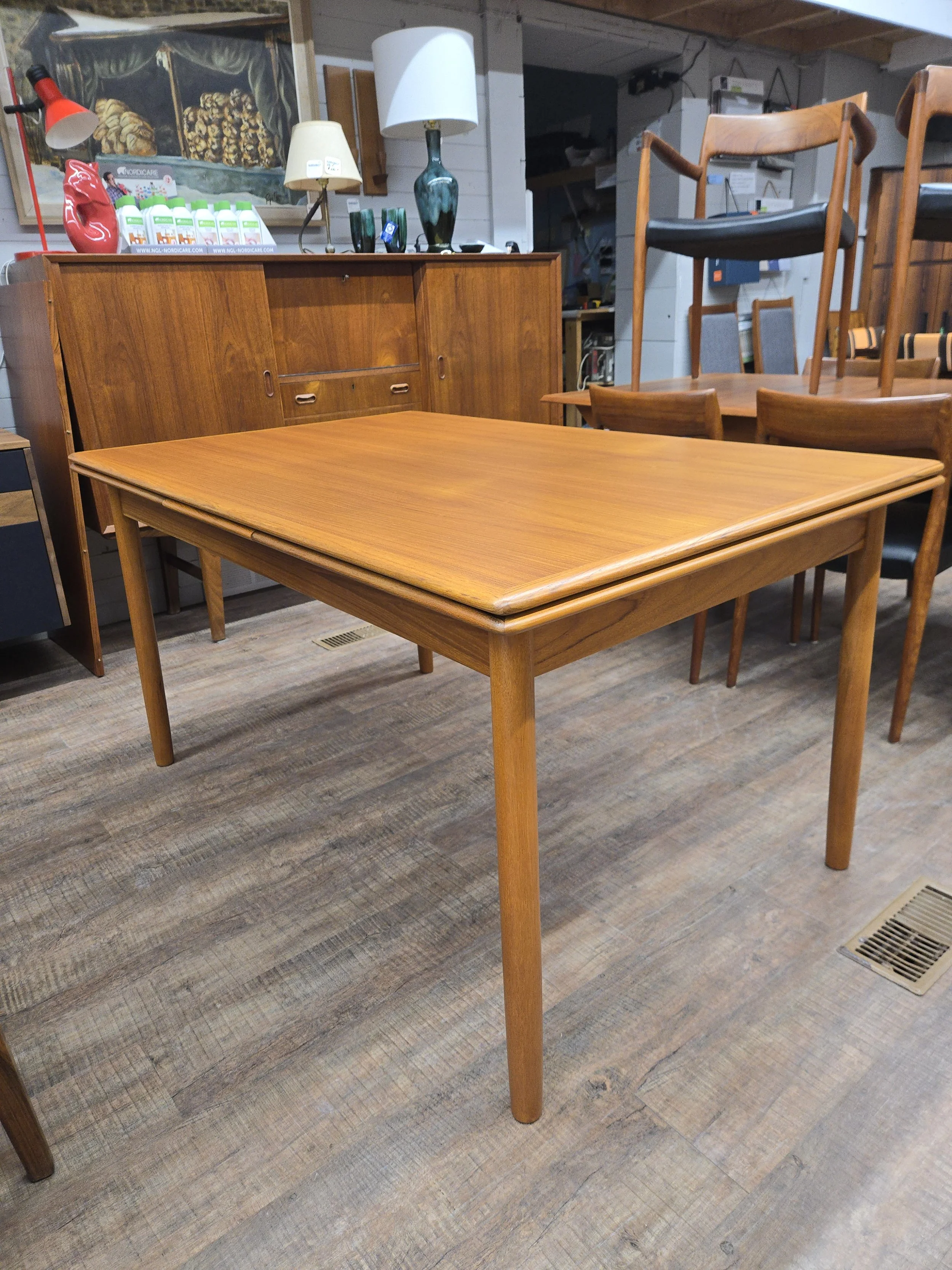Vintage and mid century modern dining tables — Professionally