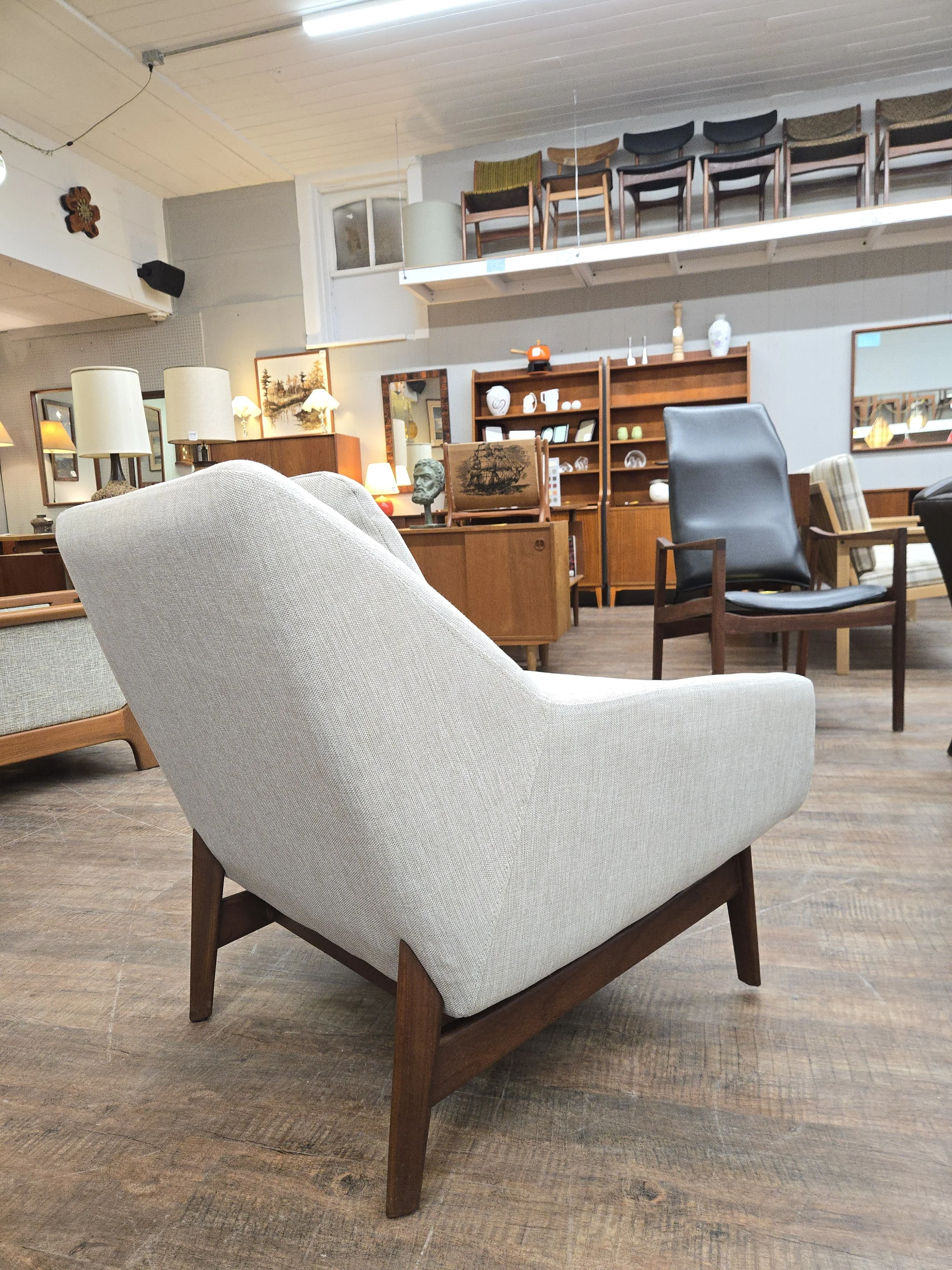 Lounge Chair with Aqua Clean