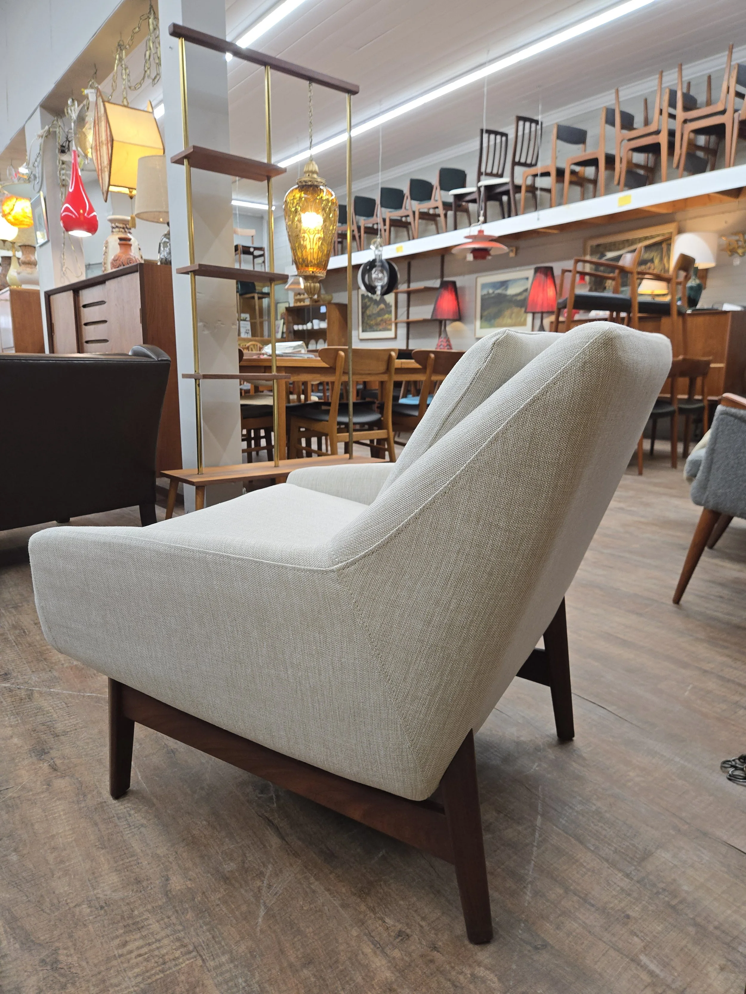 Fully restored Mid century modern lounge chair with new upholstery