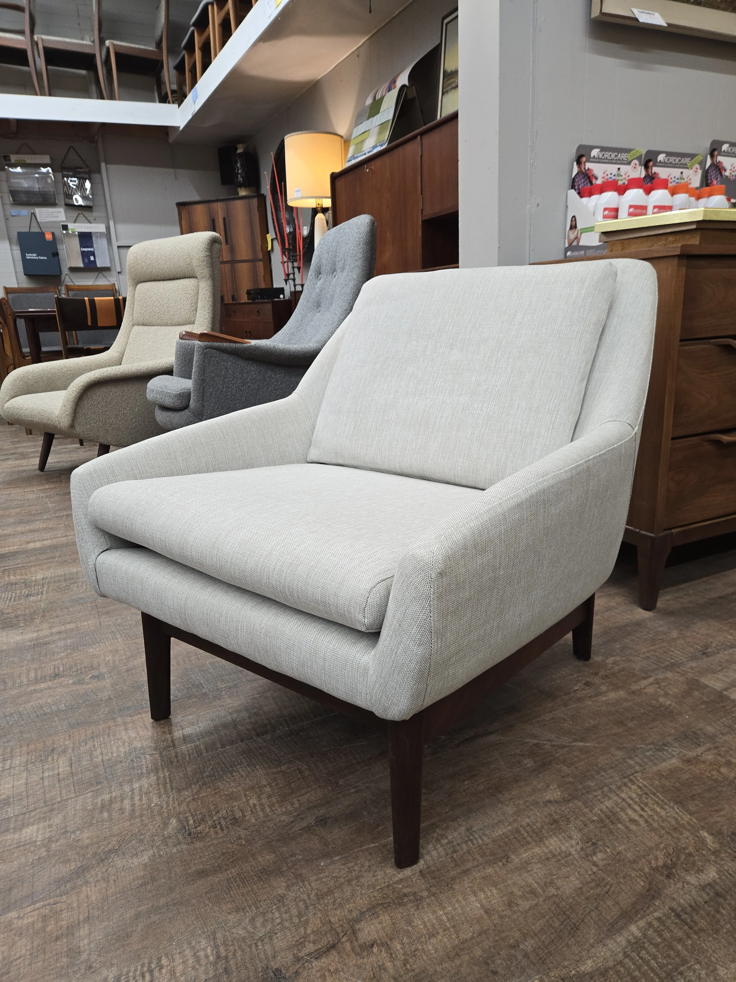 Fully restored Mid century modern lounge chair with new upholstery
