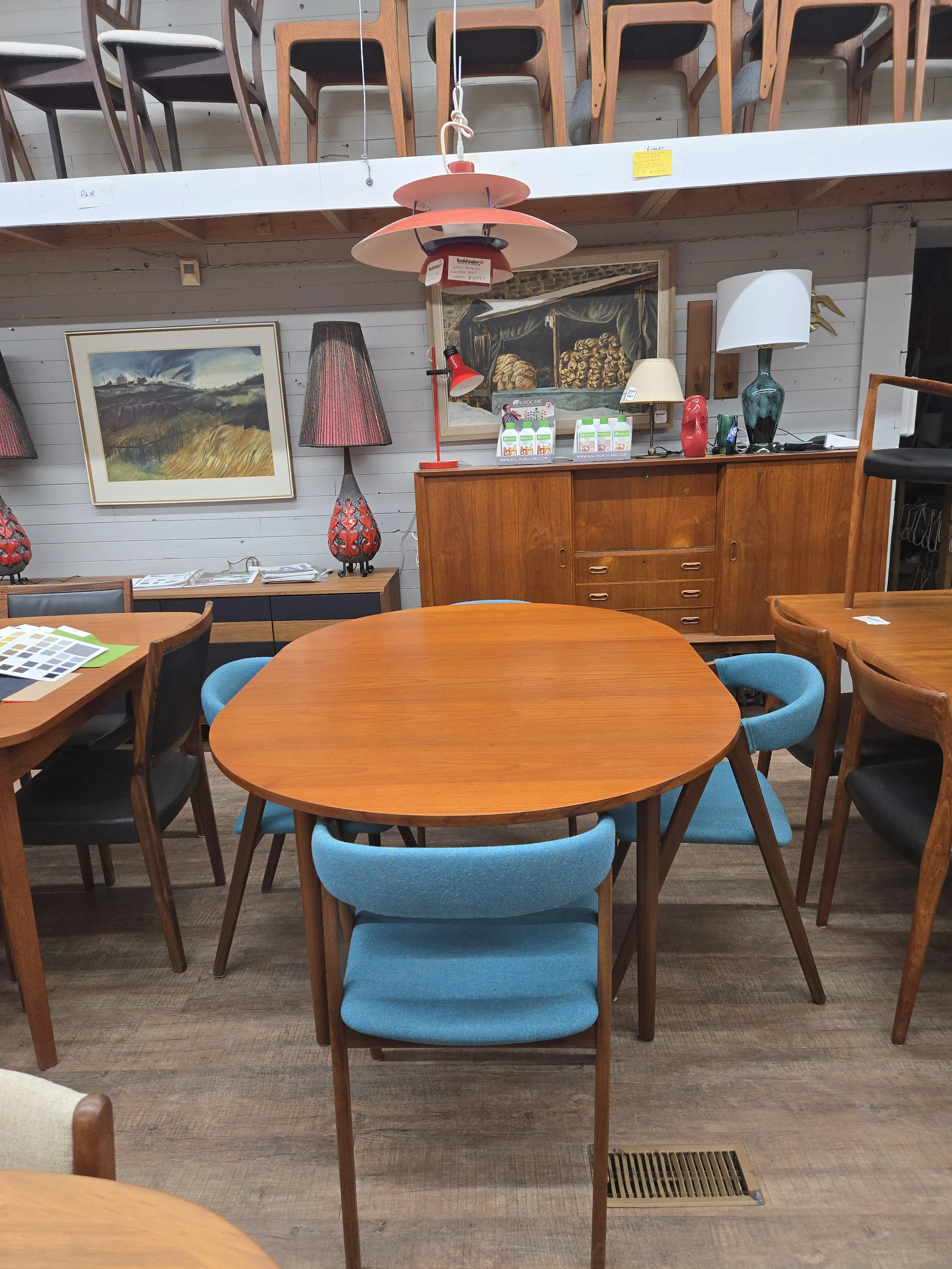 Round Expandable Teak Dining Table