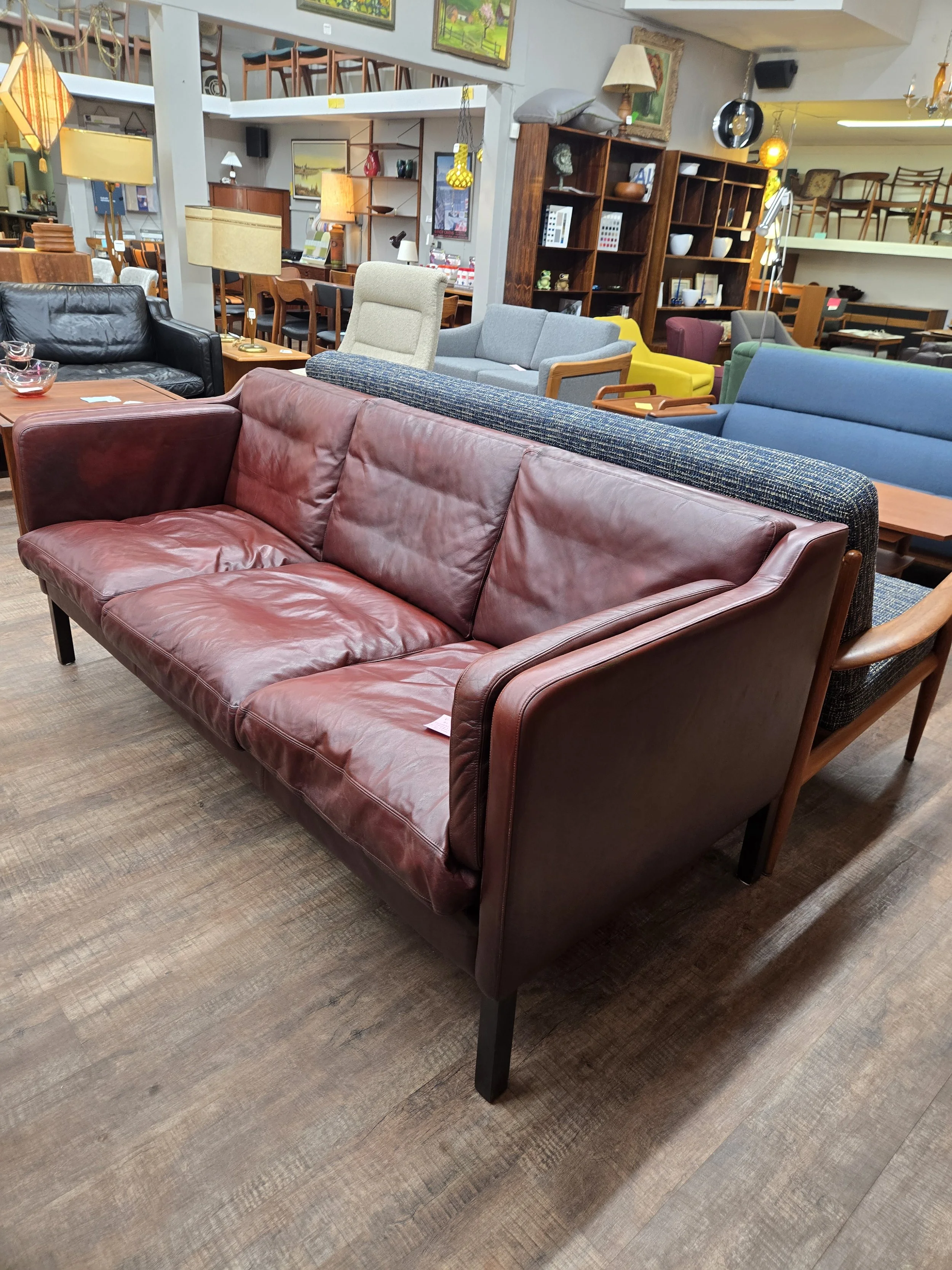 Danish leather sofa by Thames Kvalitet
