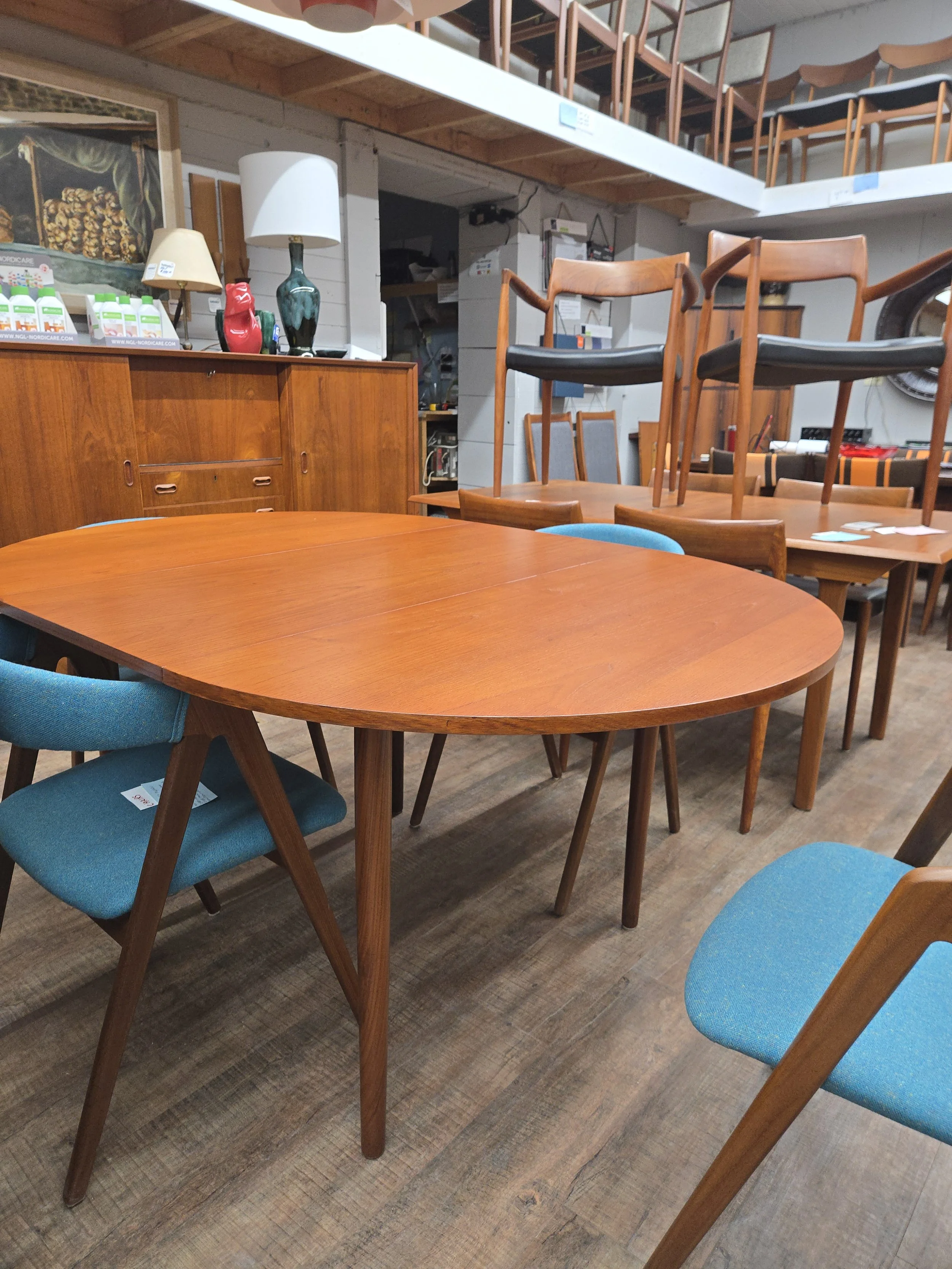 Round Expandable Teak Dining Table