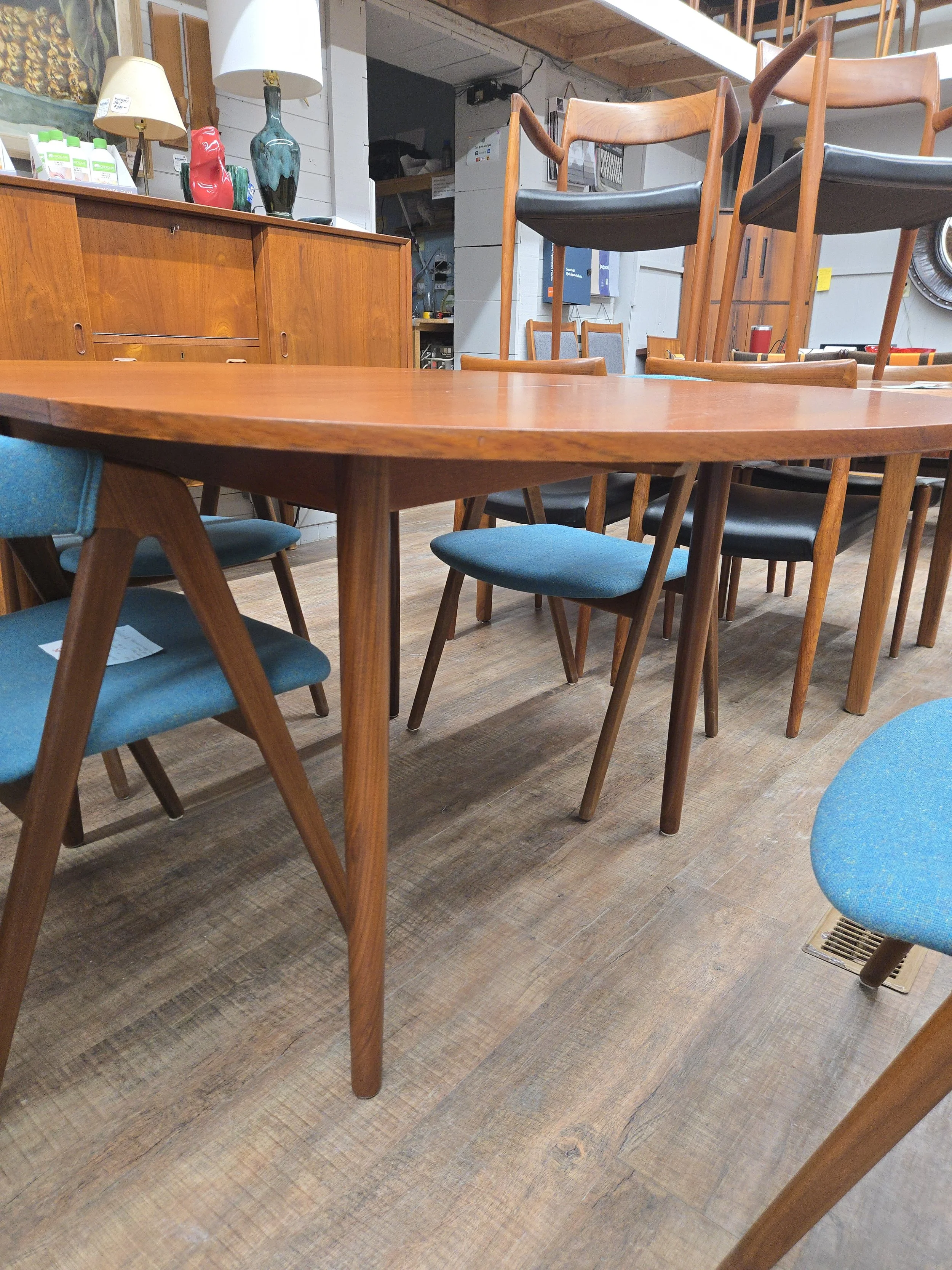 Round Expandable Teak Dining Table