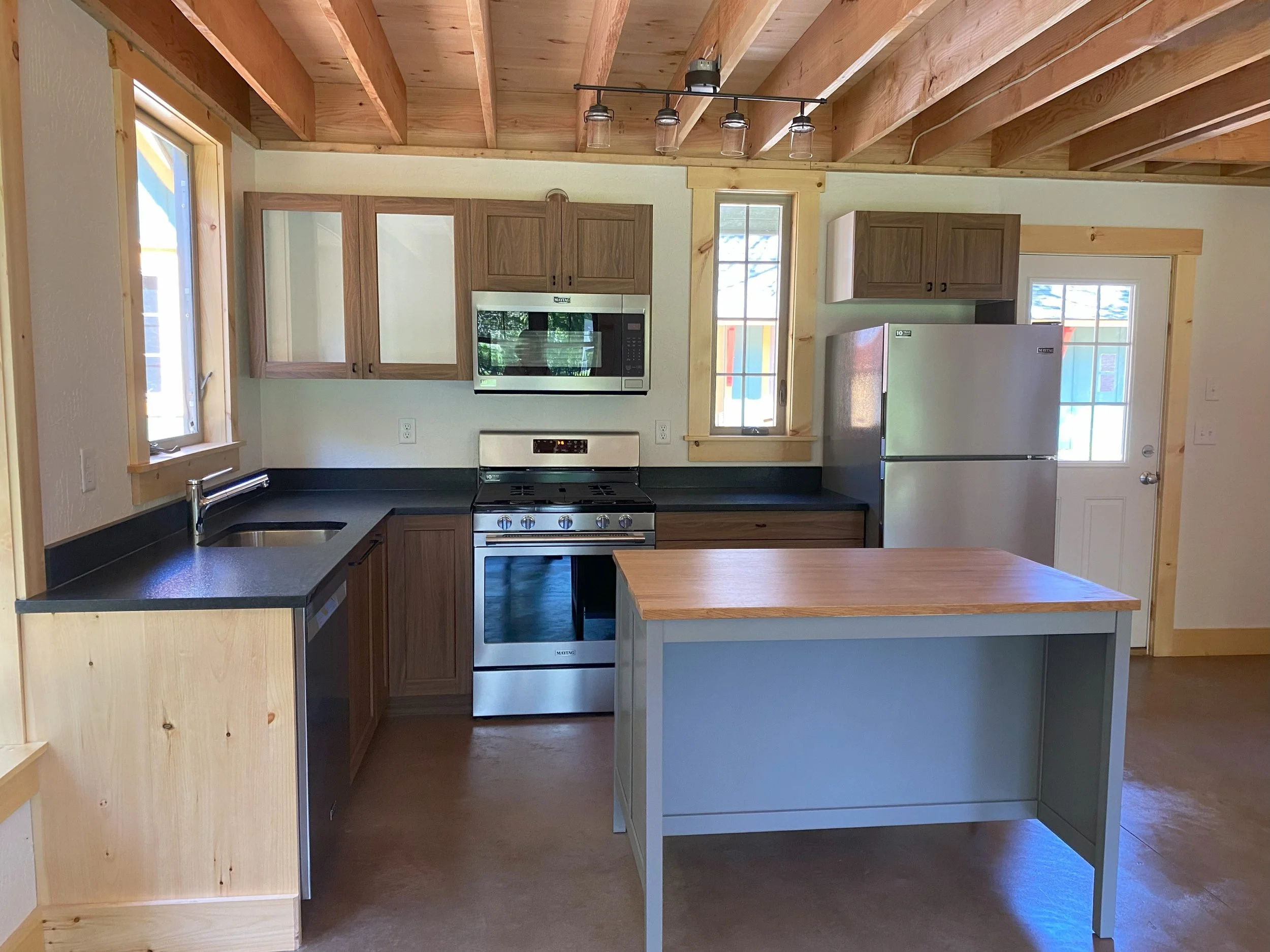 Kitchen 2.jpg