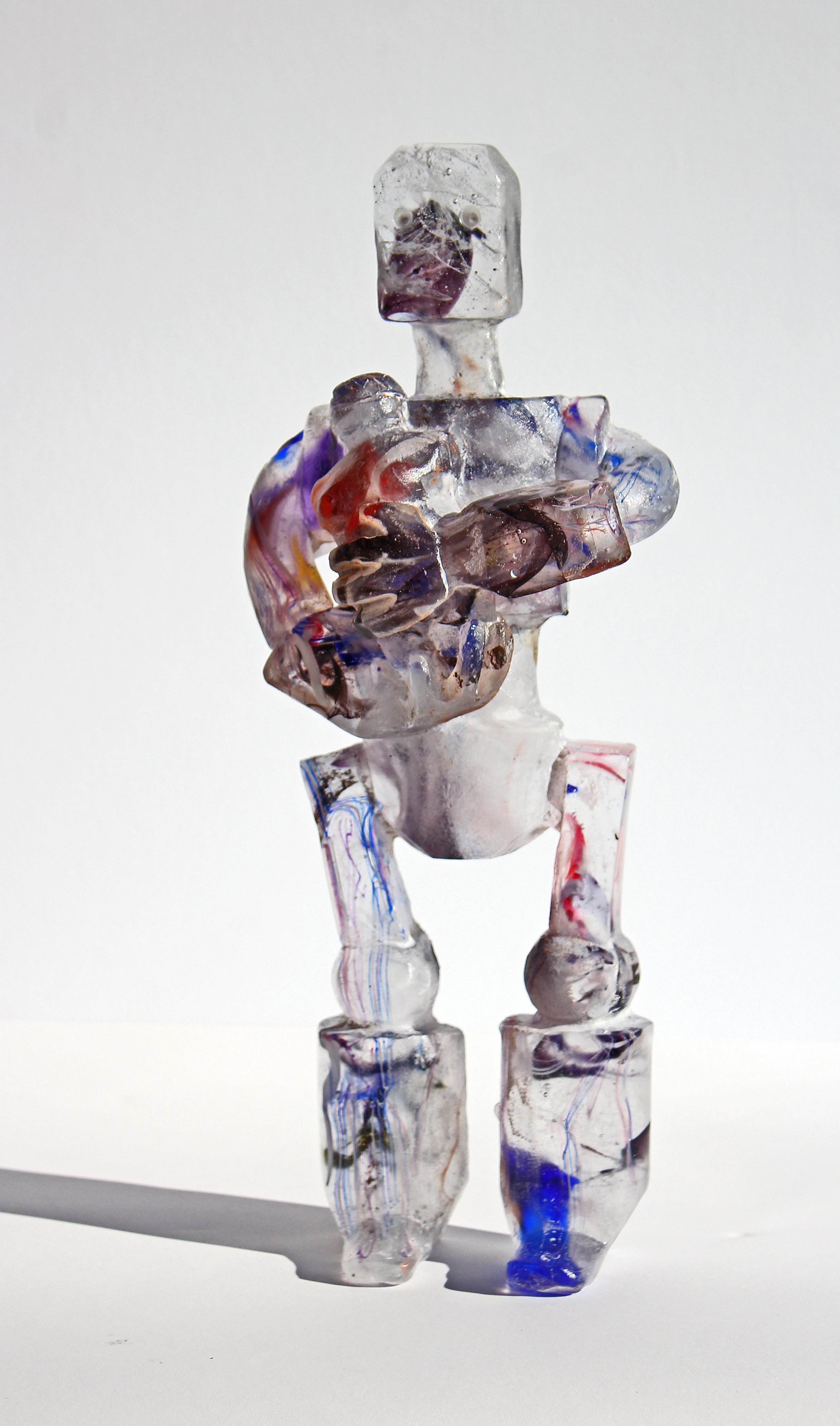 Plamen Kondov (📍Bulgaria), "Protecting the past," cast and cold worked glass, 2023. 38 x 16 x 9 cm.