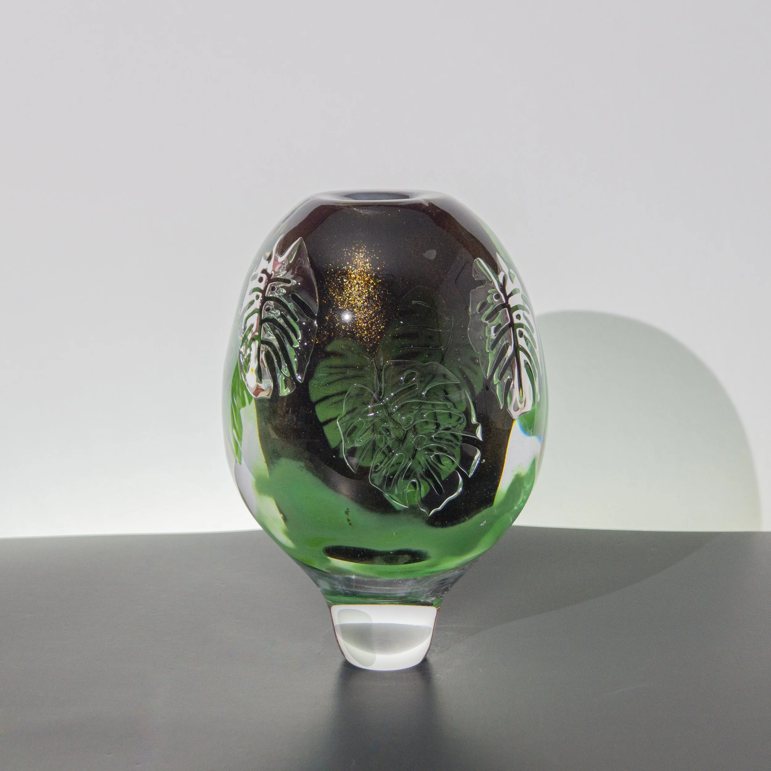 Greg Lastrapes (📍United States), "Wet Jungle," blown glass, 2023. 11.5 x 7.5".