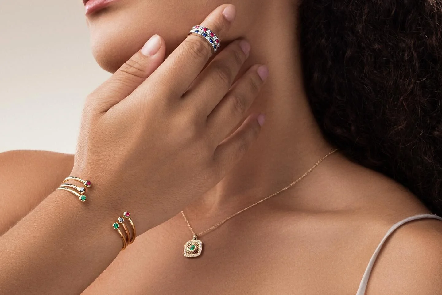 Jewels and Diamonds: because why be subtle when you can be stunning 💎✨

@jabelbydavidconnolly 
@coppolaphotography 

&bull;
&bull;
&bull;
&bull;
&bull;
#jewelry #diamond #model #sapphire #emerald #ruby