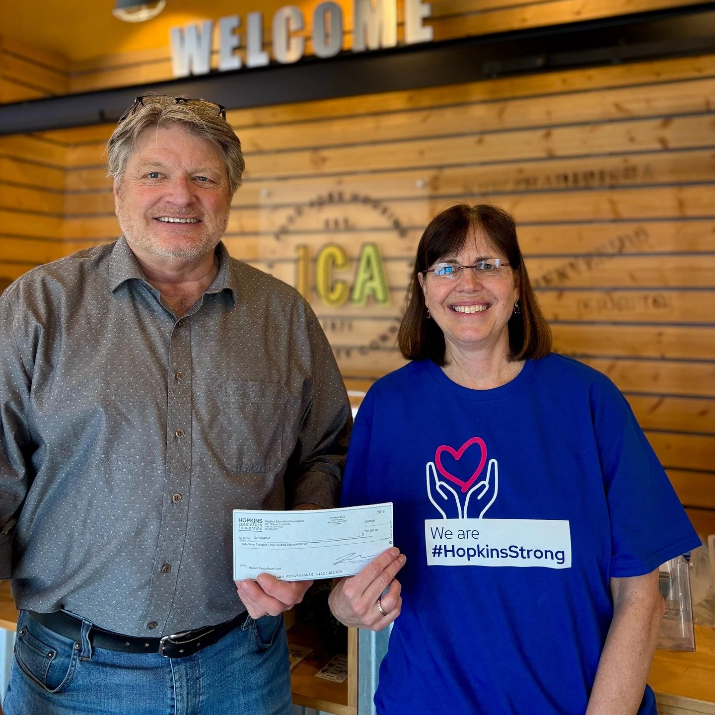 Yesterday, HEF Executive Director Emily Wallace-Jackson presented a $67,360 check to @icafoodshelf Executive Director Dan Narr from the #HopkinsStrong Relief Fund. This check included $50,000 from @chegg / @cheggdotorg Impact Fund at Tides Foundation