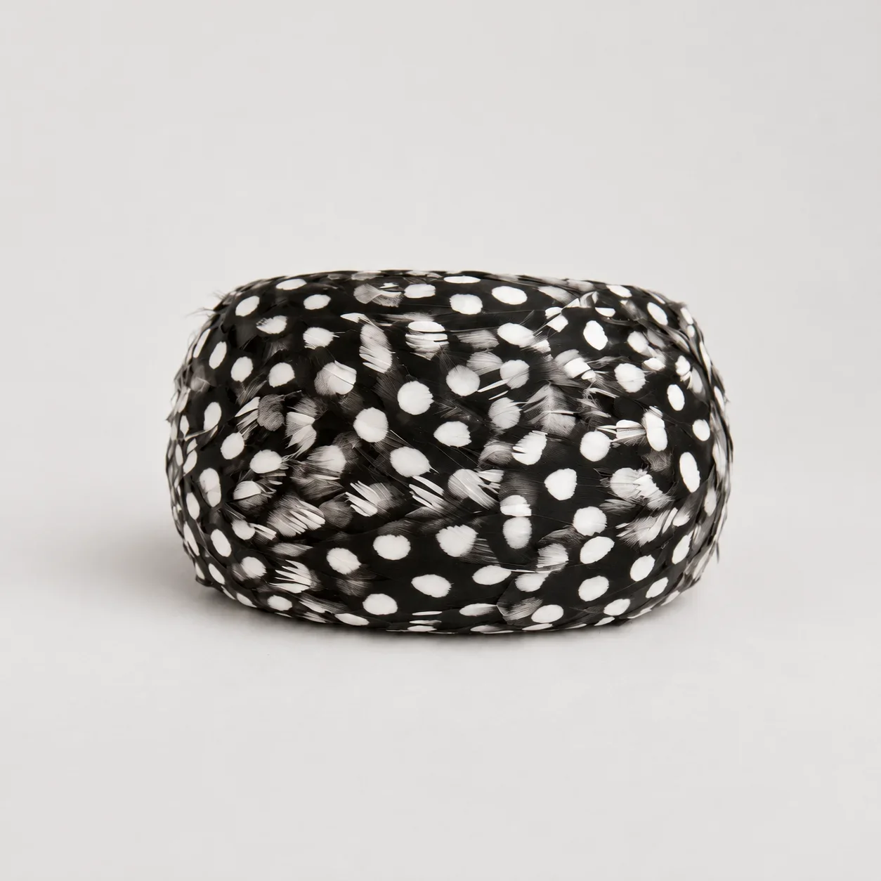 spotted-guinea-fowl-feathered-napkin-rings-product-shot (2).webp
