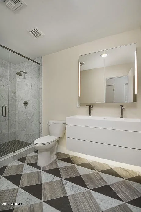 46th bathroom.jpg