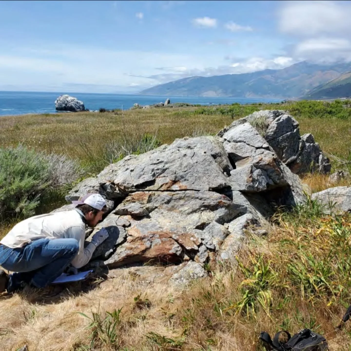 The California Lichen Society oﬀers small grants to support research pertaining to the lichens of California. No geographical constraints are placed on grantees or their associated institutions, as long as their research or activities are connected t