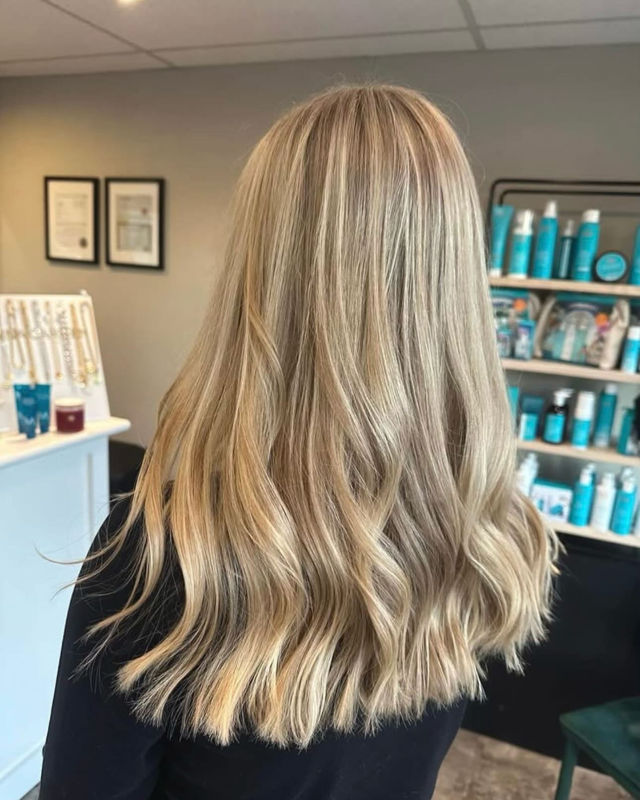 Hair by one of our talented stylists, Amanda!🤎

How to schedule? 
Call or text the salon at 5012064010 
Or you may call or text her directly at 5016915225📲