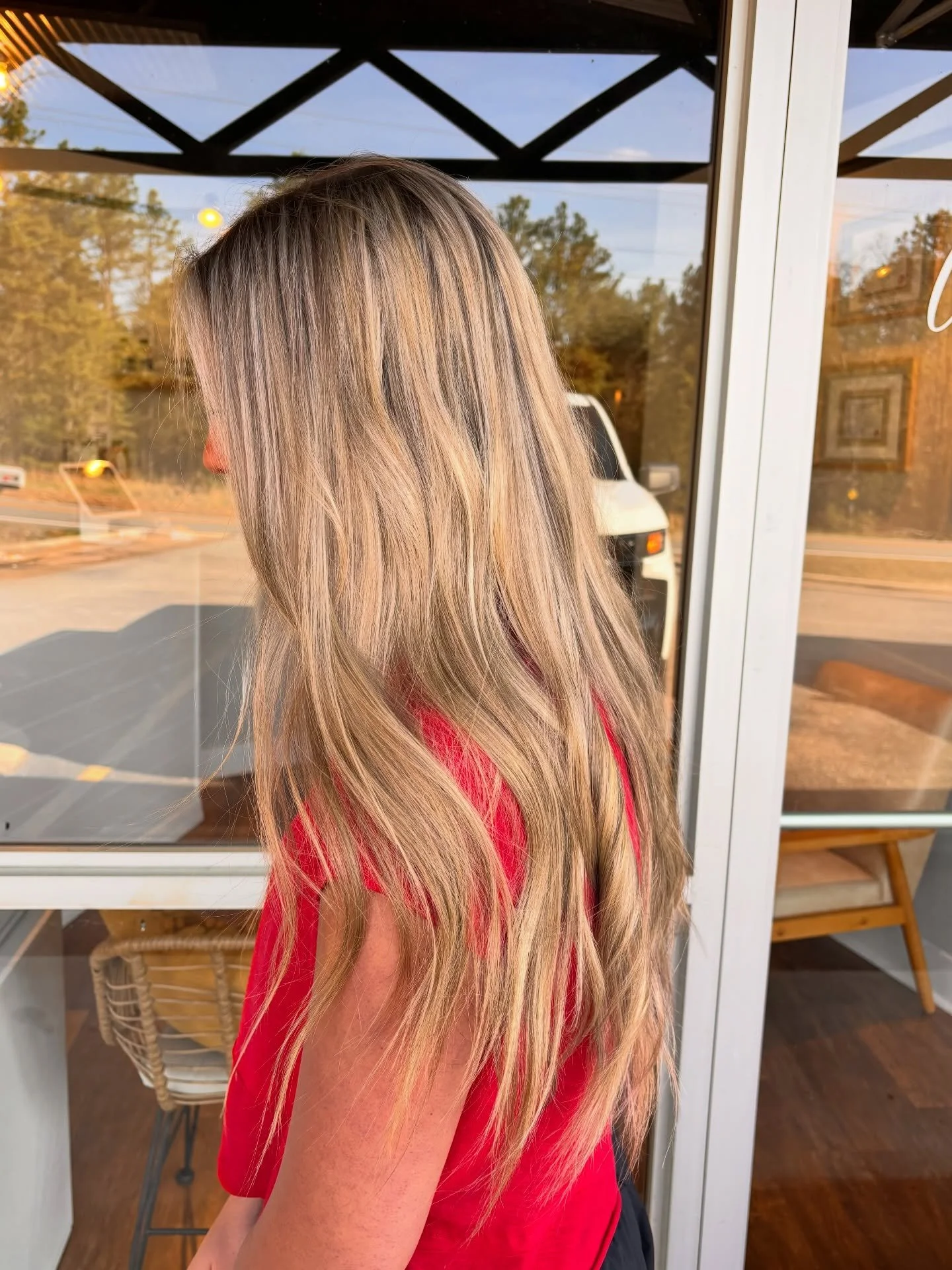 Not blonde enough? No problem. 😉 
This client had been struggling to get as bright as she wanted so that&rsquo;s where Caroline stepped in 💁🏼&zwj;♀️

With the right technique, patience, and a customized plan, she was able to lift her to a brighter