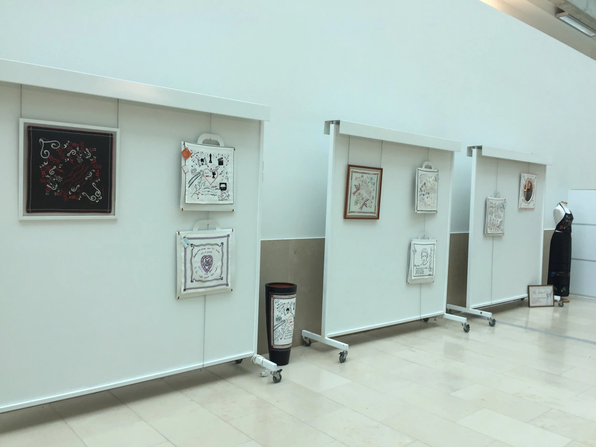 Exposição Lenços dos Namorados do Minho no Hospital de Braga 