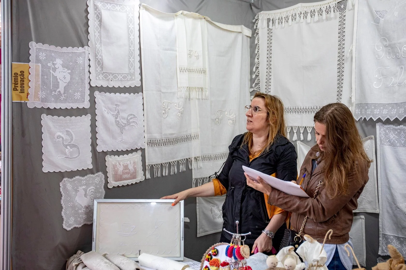 A.Certifica como júri do Concurso — Prémio Inovação da 37ª Edição Feira de Artesanato de Barcelos.