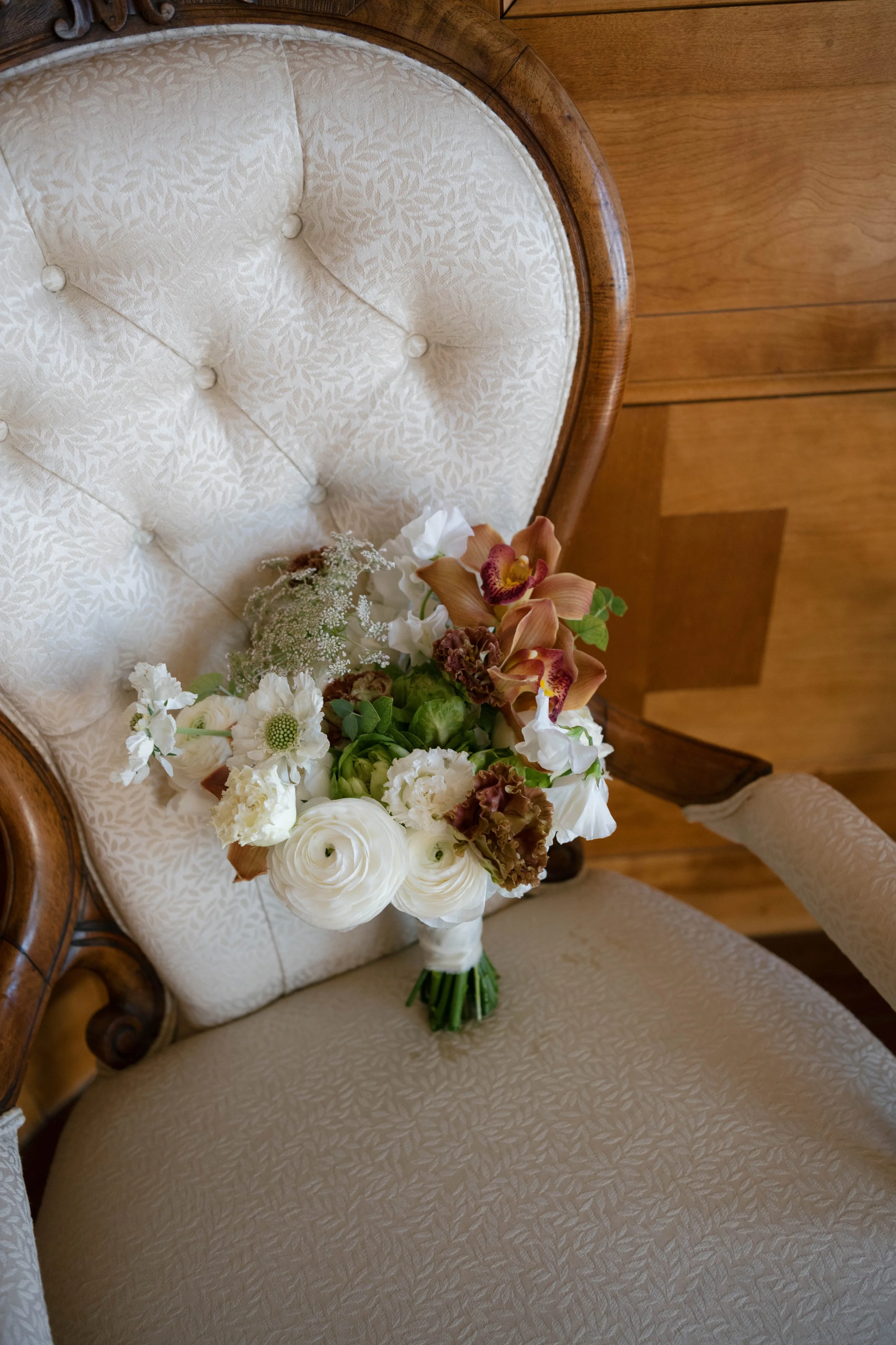 bride bridal bouquet autumn wedding floral arrangement goodstone inn and restaurant hunt country virginia