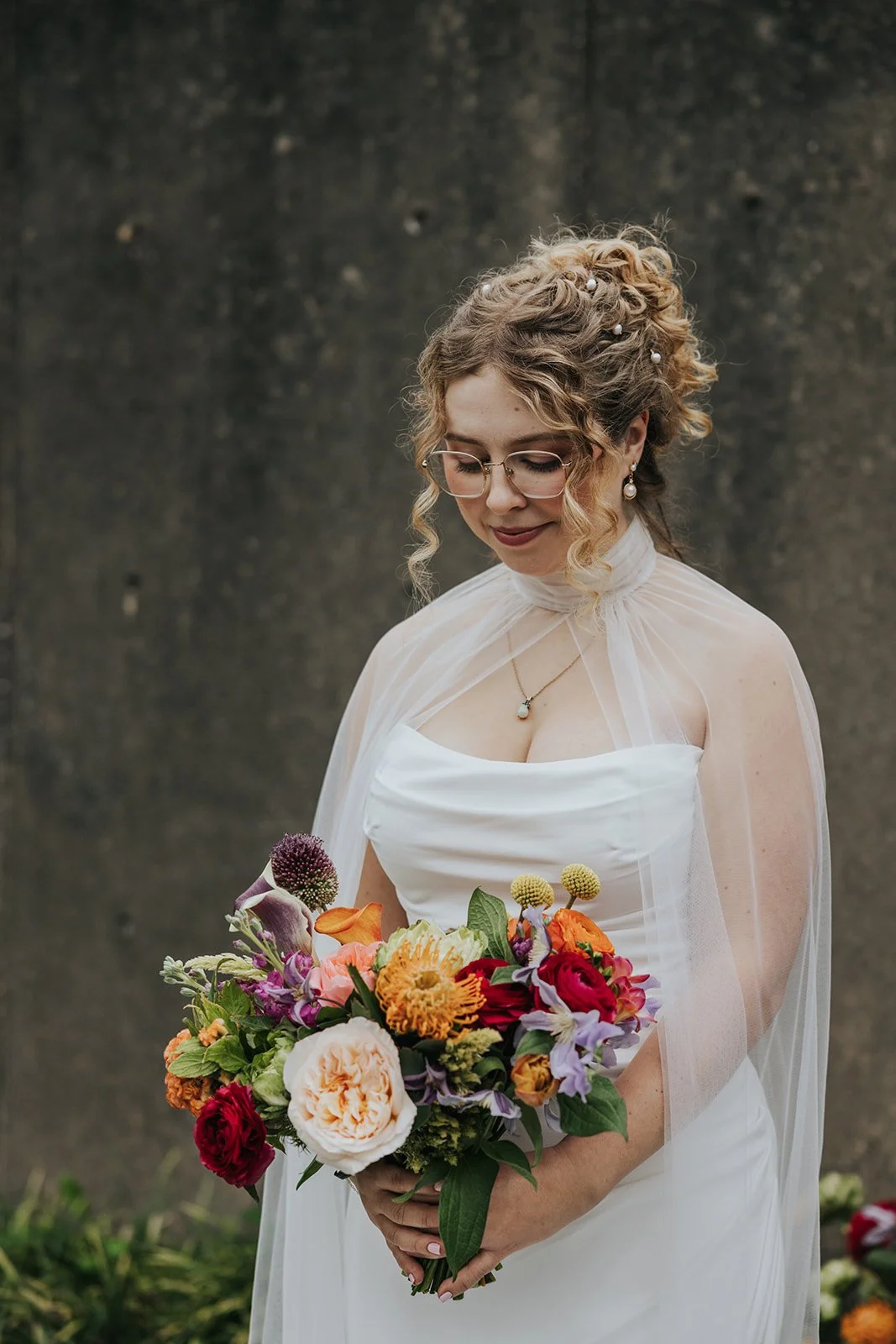 bride bridal bouquet wedding flowers floral arrangement aisle baltimore museum of art sculpture garden