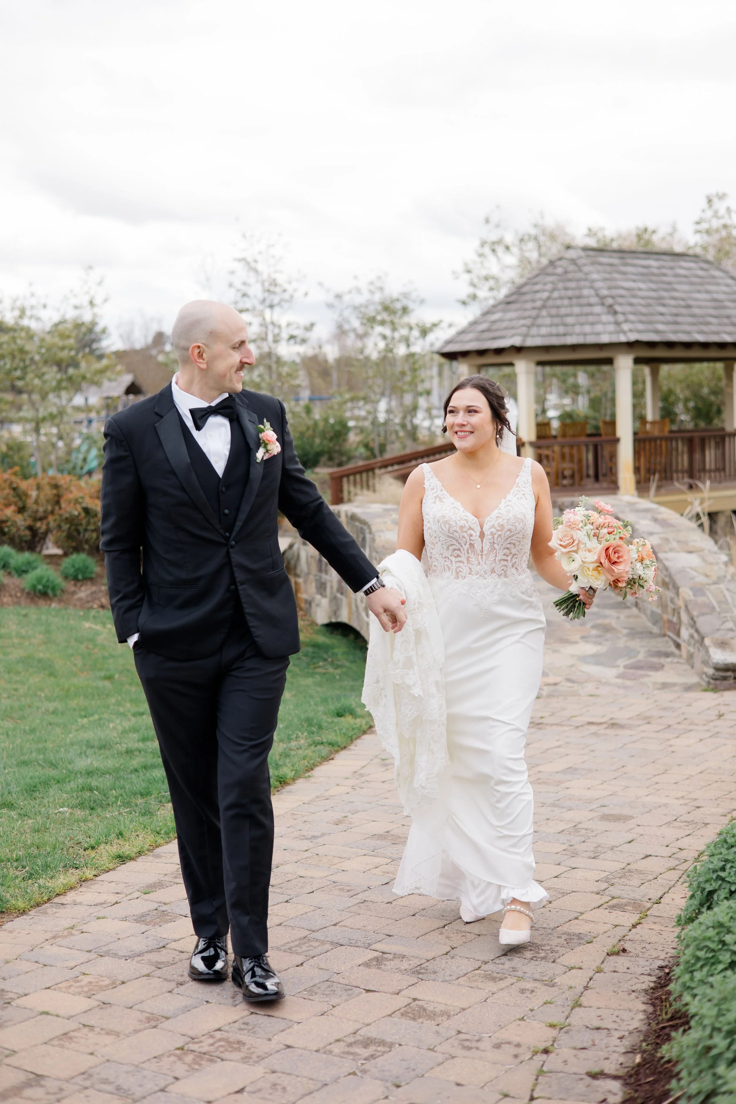 BRIDE GROOM BRIDAL BOUQUET OUTDOOR PORTRAIT PINK WHITE BLUSH HERRINGTON ON THE BAY