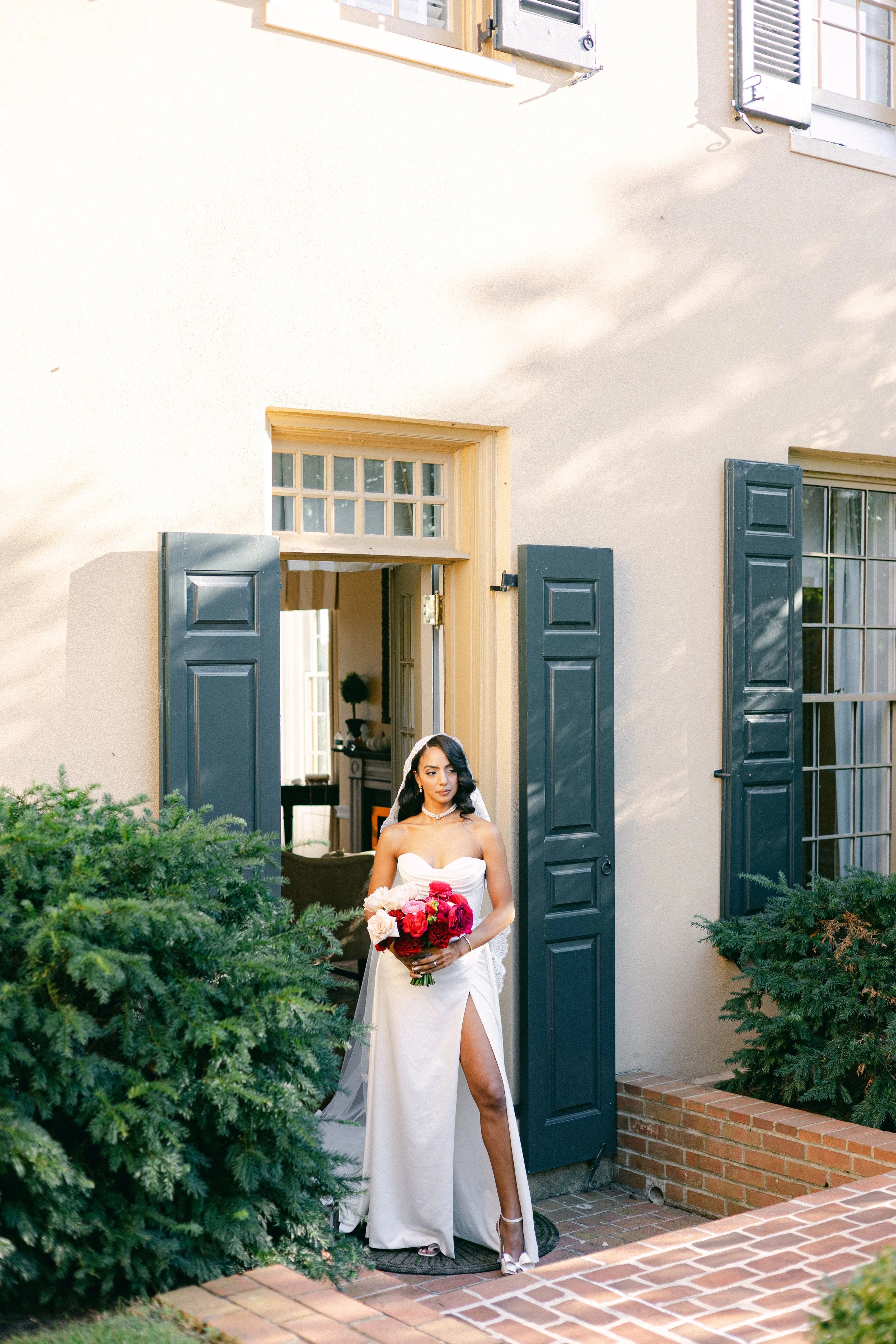 bride bridal bouquet flower arrangement wedding belmont manor historic park elkridge maryland