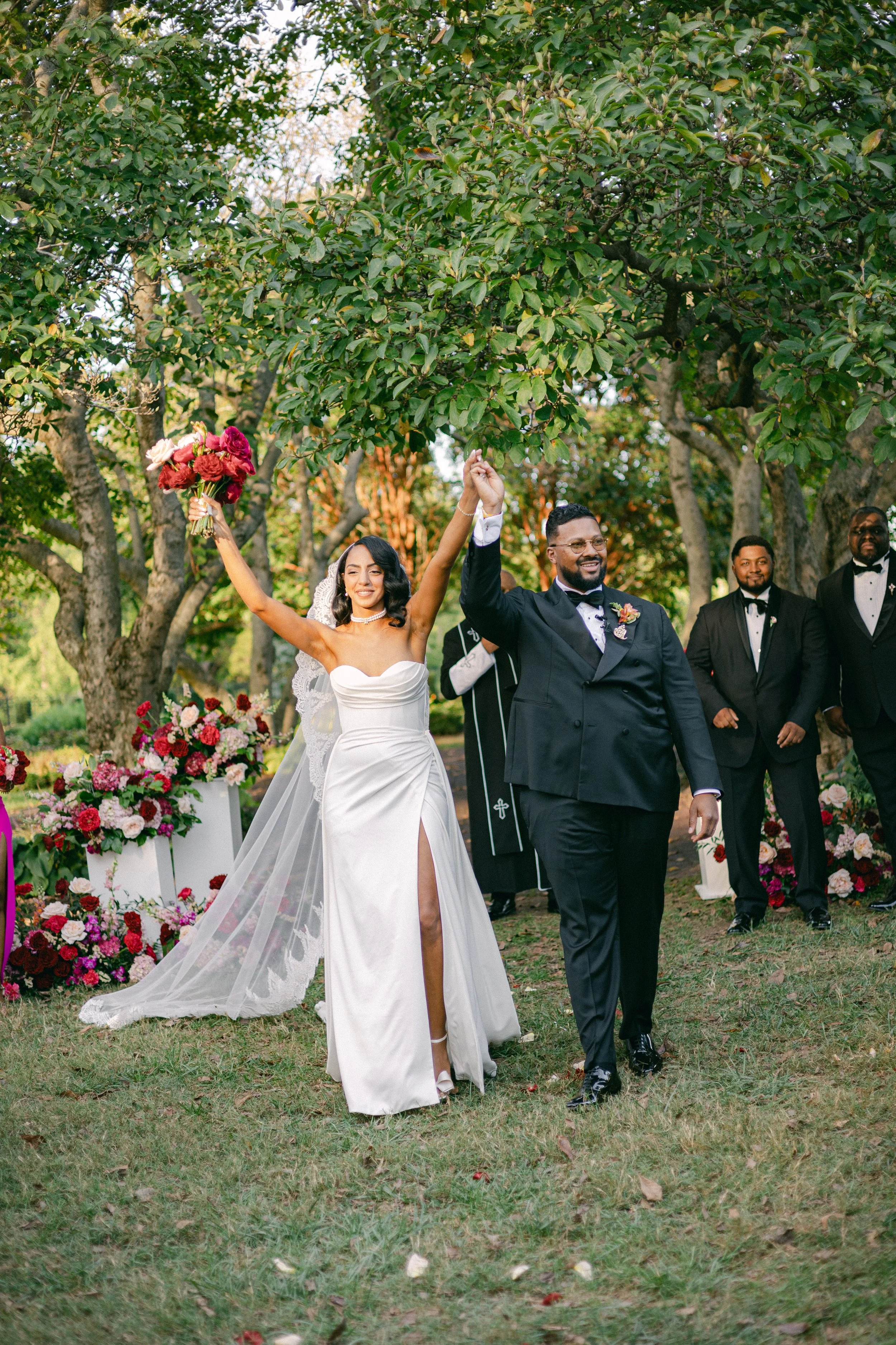 bride groom bridal bouquet floral flower arrangement pedestal wedding ceremony belmont manor historic park elkridge maryland