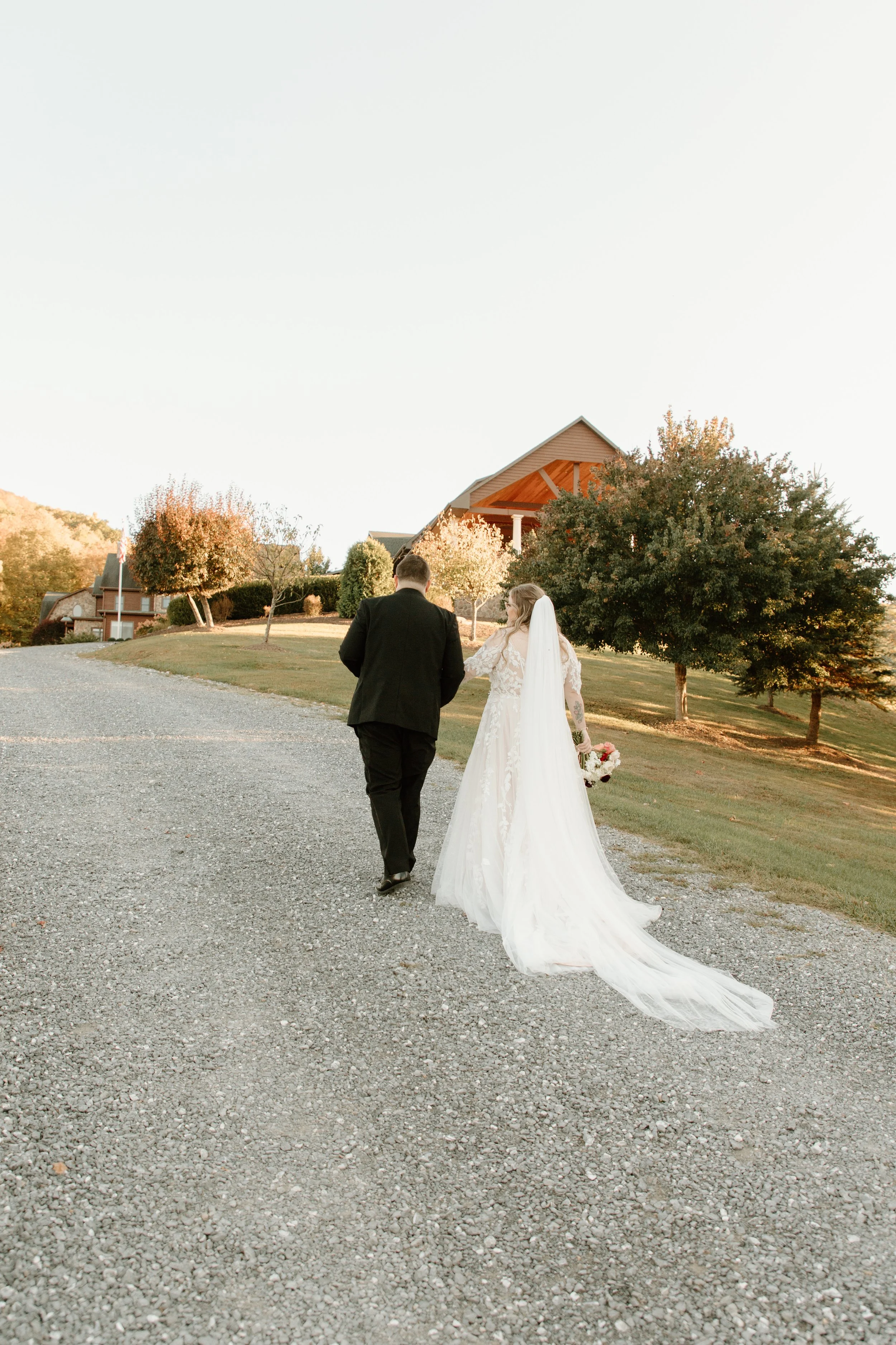 bride groom bridal bouquet veil wedding house mountain inn irvine estate