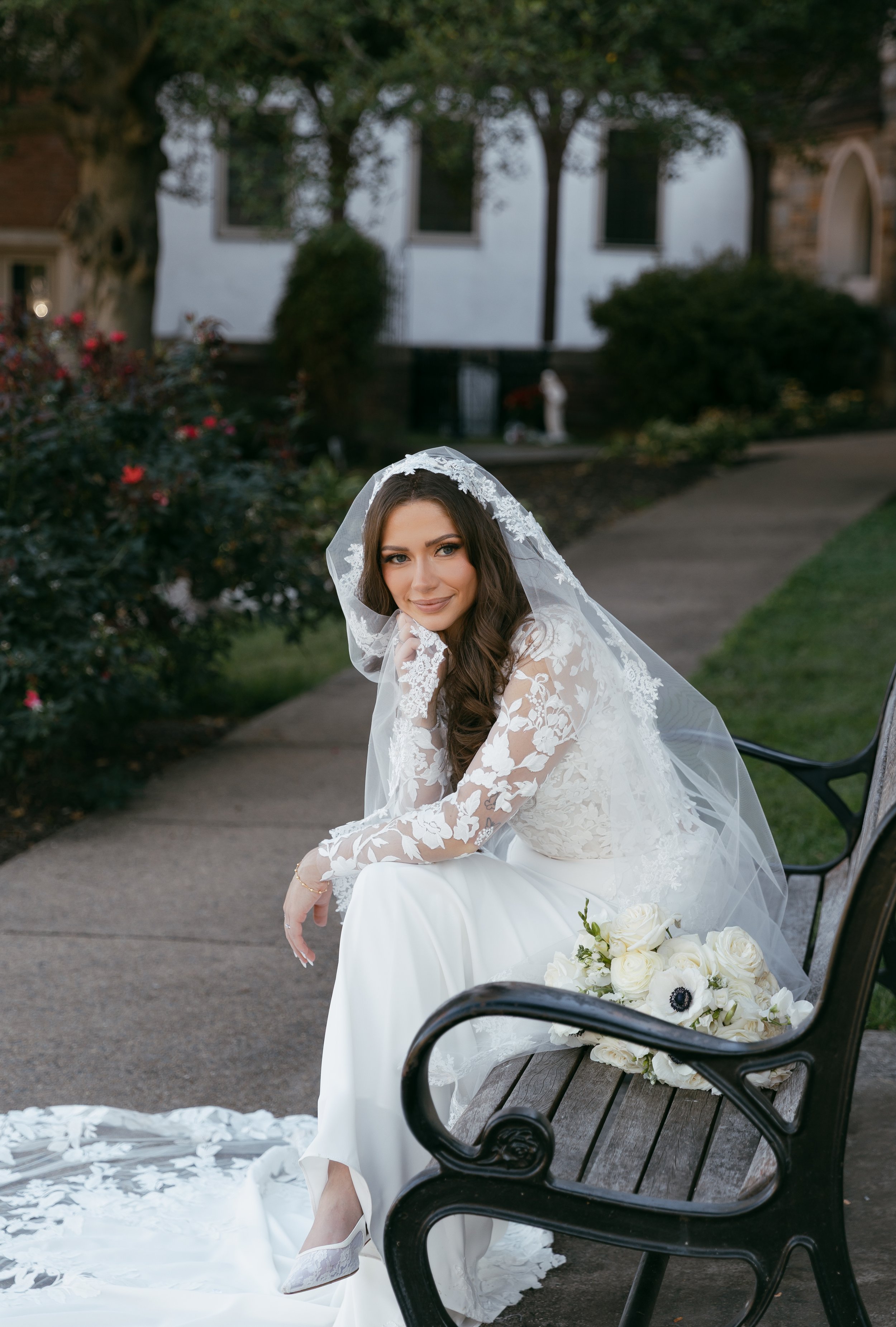 BRIDE GOWN VEIL BRIDAL BOUQUET CHURCH PORTRAIT