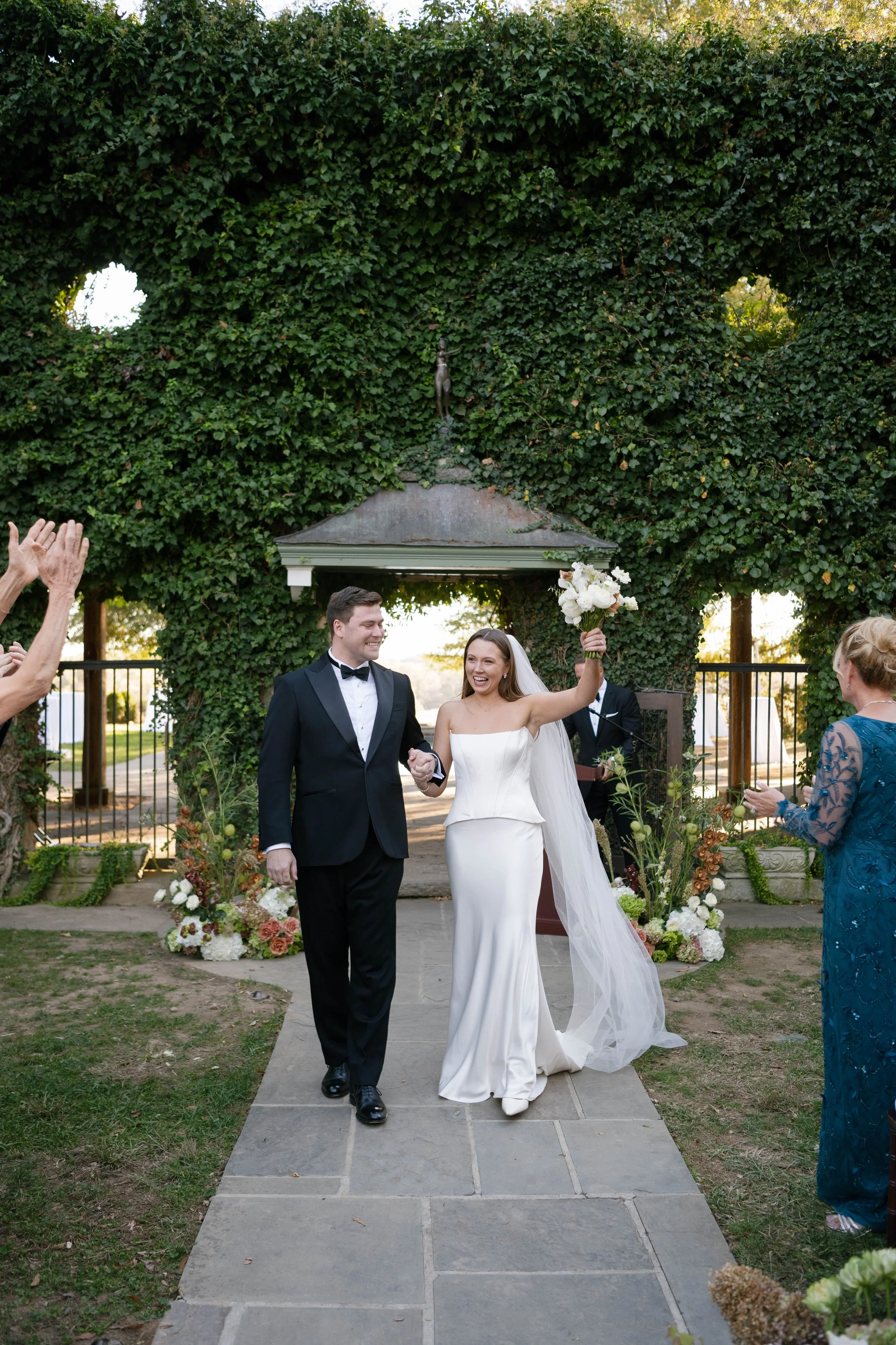 bride groom autumn wedding ceremony aisle bridal bouquetfloral arrangements goodstone inn and restaurant hunt country virginia