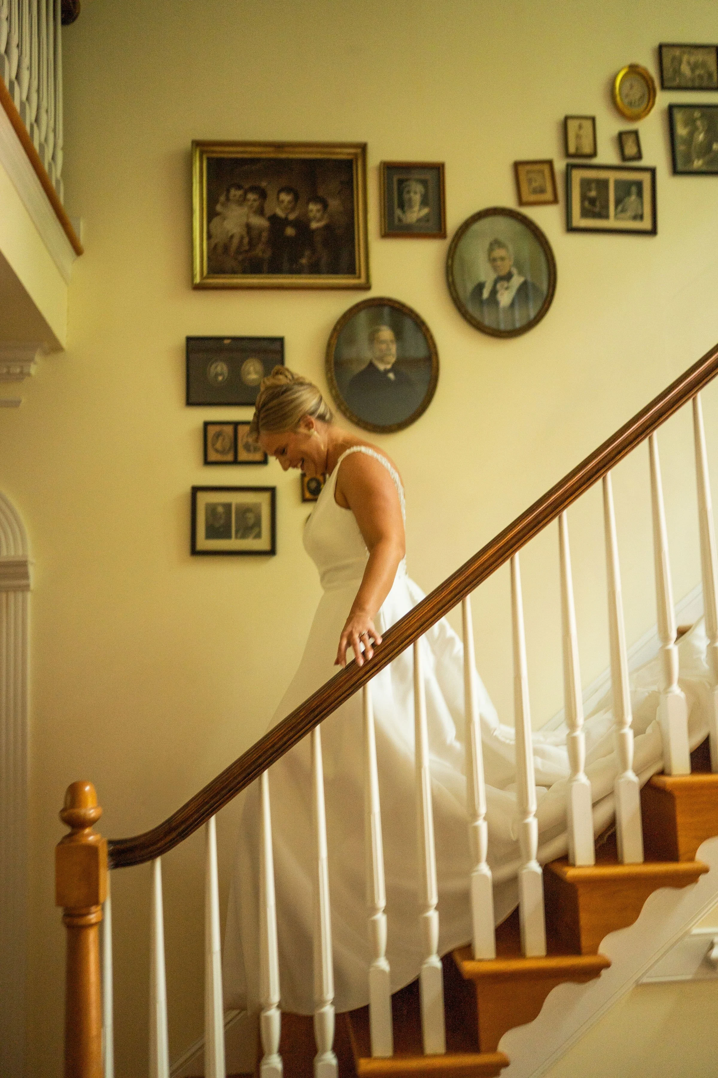 BRIDE WALKING DOWN STAIRCASE FAMILY PORTRAITS