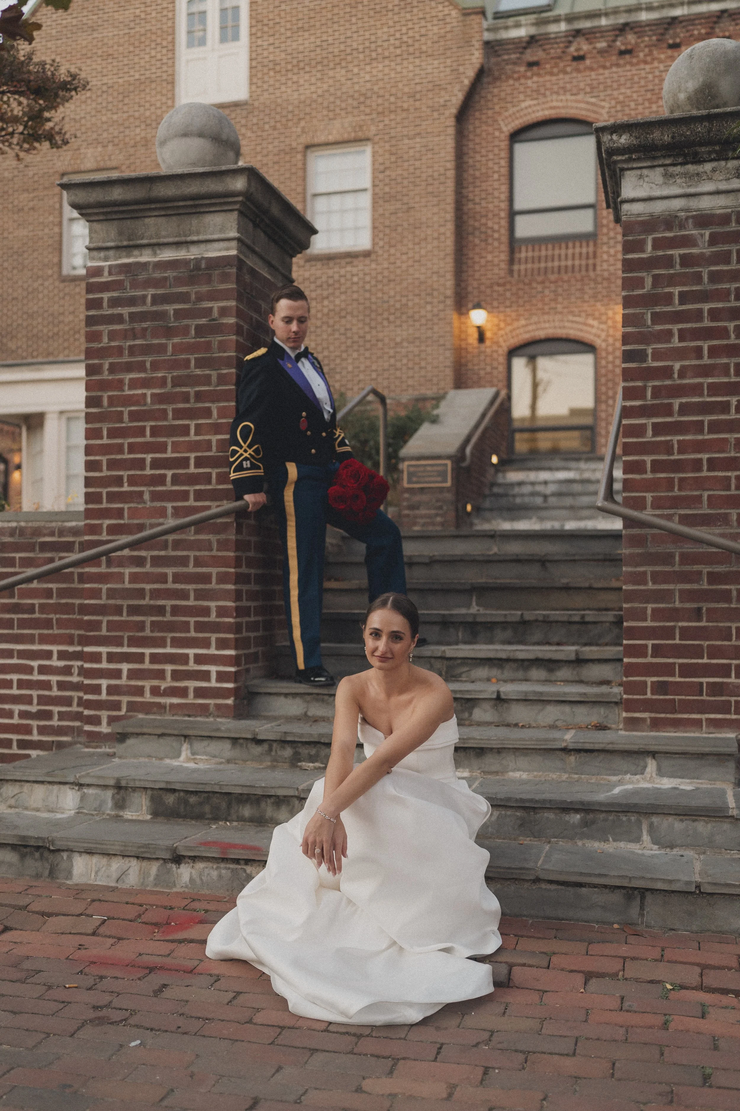 BRIDE GROOM BRIDAL BOUQUET RED FLOWERS OLD TOWN ALEXANDRIA VIRGINIA