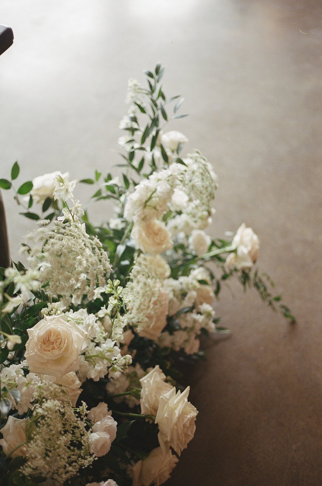 WEDDING FLORAL DESIGN WHITE FLOWERS