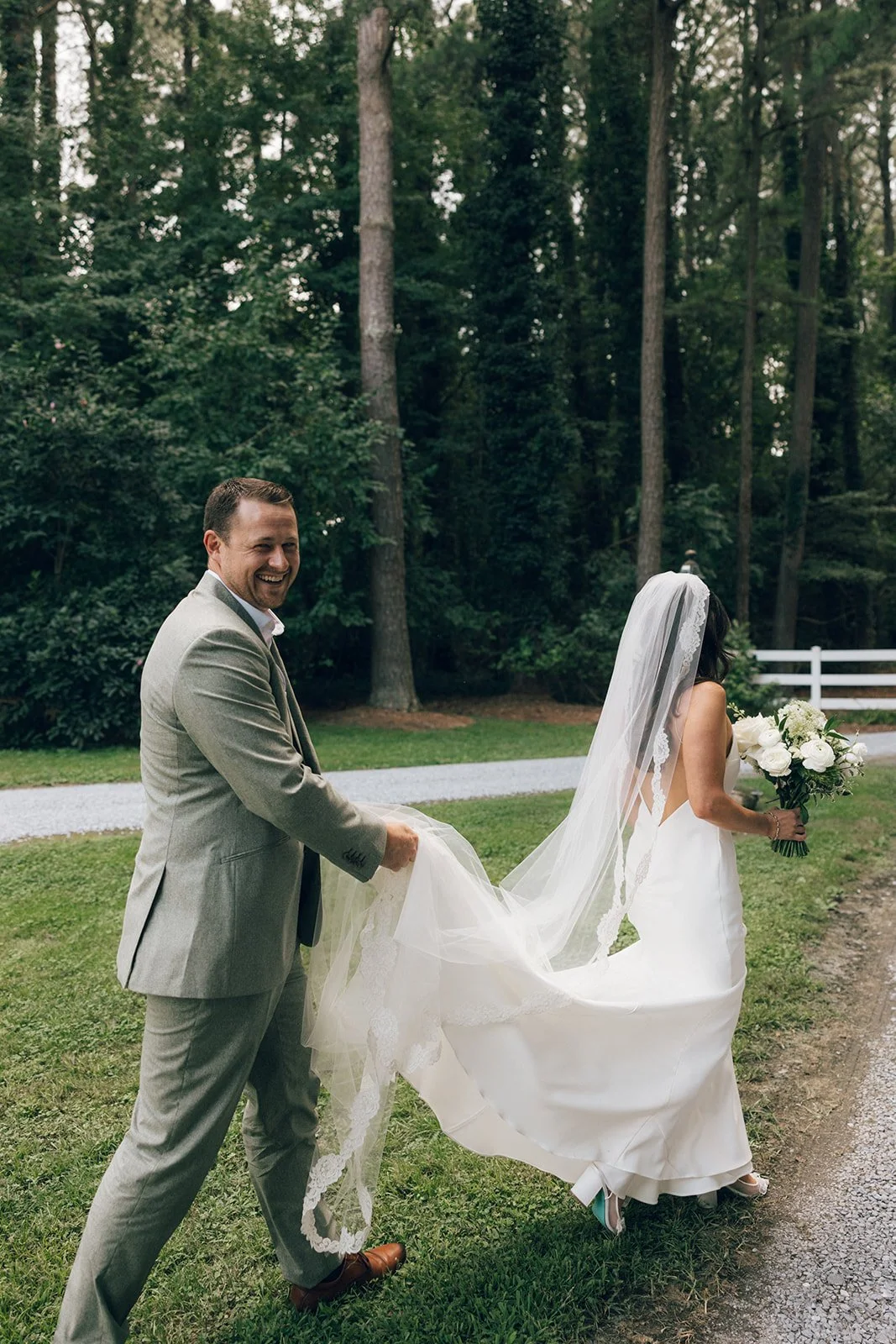 BRIDE GROOM WEDDING DRESS BOUQUET FLORAL FLOWER FIRST LOOK PORTRAIT EASTERN SHORE