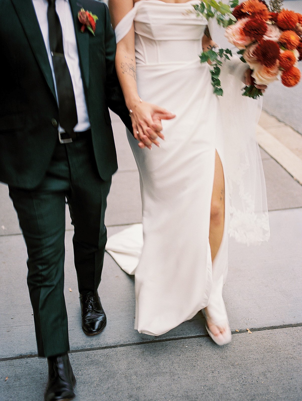 BRIDE GROOM HOLDING HANDS BRIDAL BOUQUET WEDDING COUPLE PORTRAIT