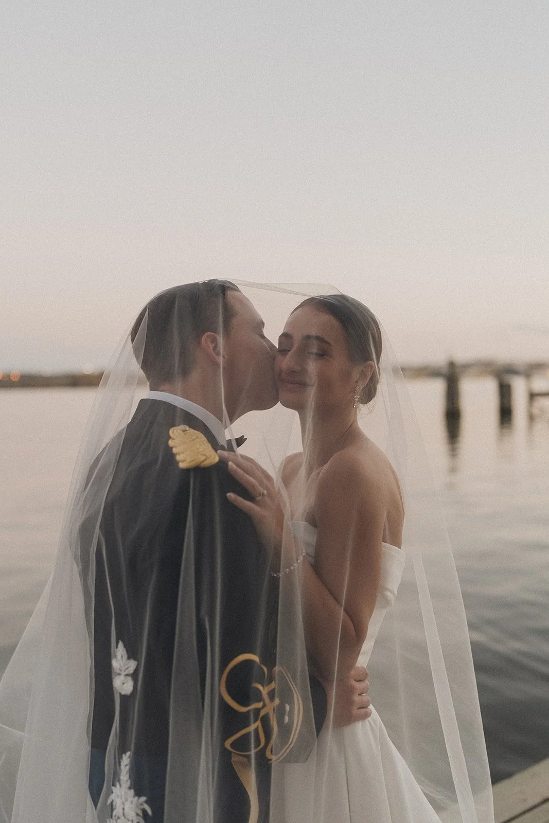 BRIDE GROOM KISSING GOLDEN HOUR OLD TOWN ALEXANDRIA VIRGINIA