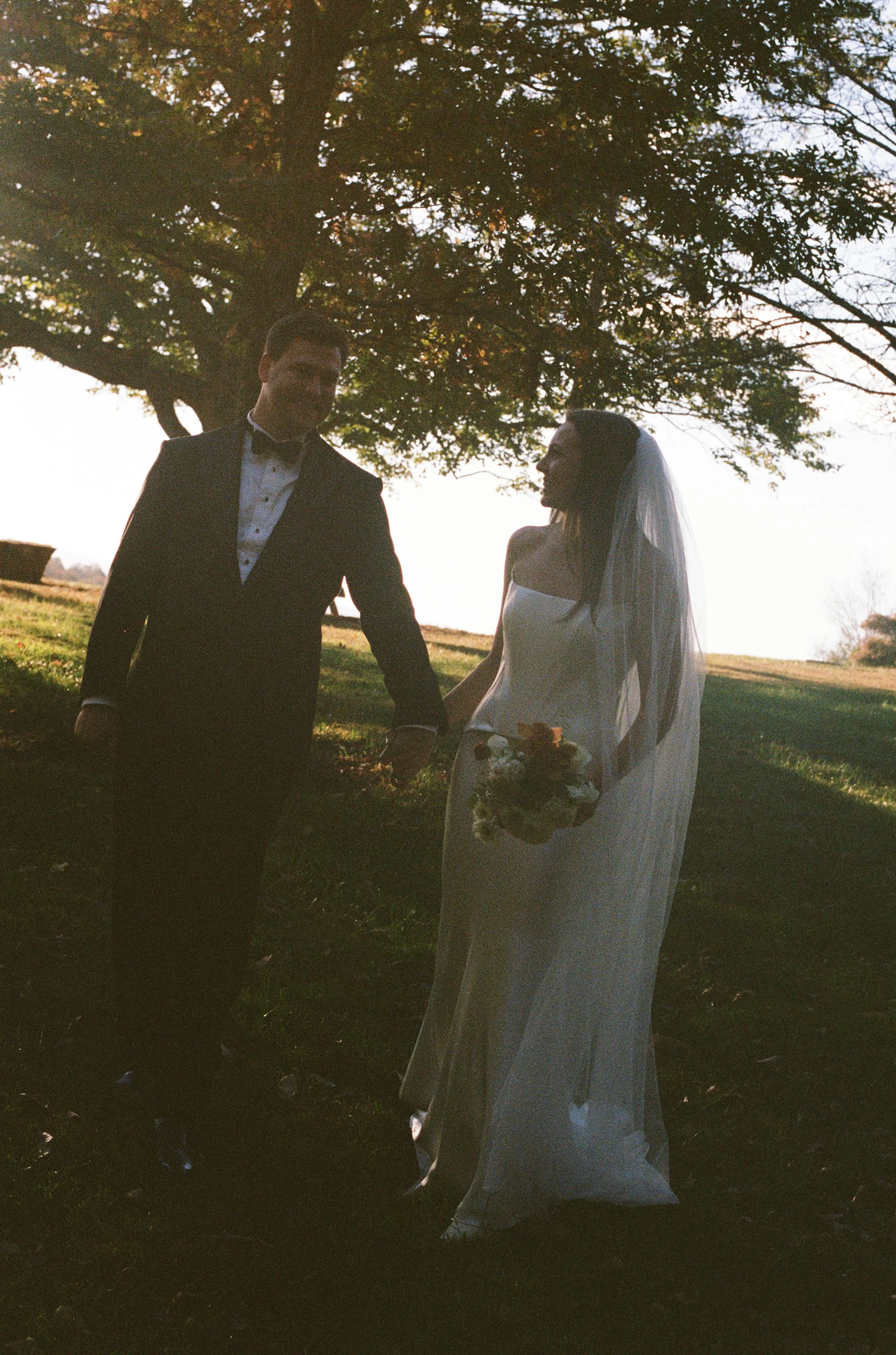 BRIDE GROOM BOUQUET FIELD GOODSTONE INN RESTAURANT COUPLE PORTRAIT MIDDLEBURG VIRGINIA