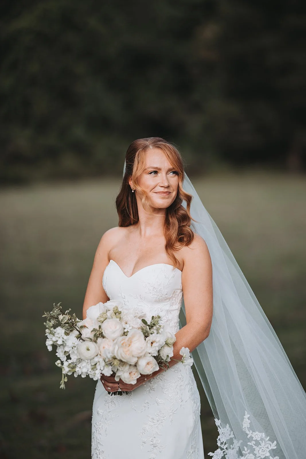 BRIDE BRIDAL WHITE ROMANTIC FLORAL BOUQUET BOHEMIA MANOR