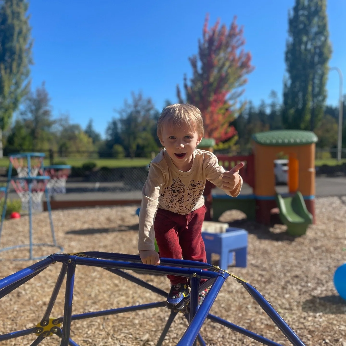 Enjoying this gorgeous fall weather! 🍂 #daycare #childcare #christiandaycare #toddler #preschool #kids #fun #outdoors #sunshine #school #learning #federalway #enrollnow