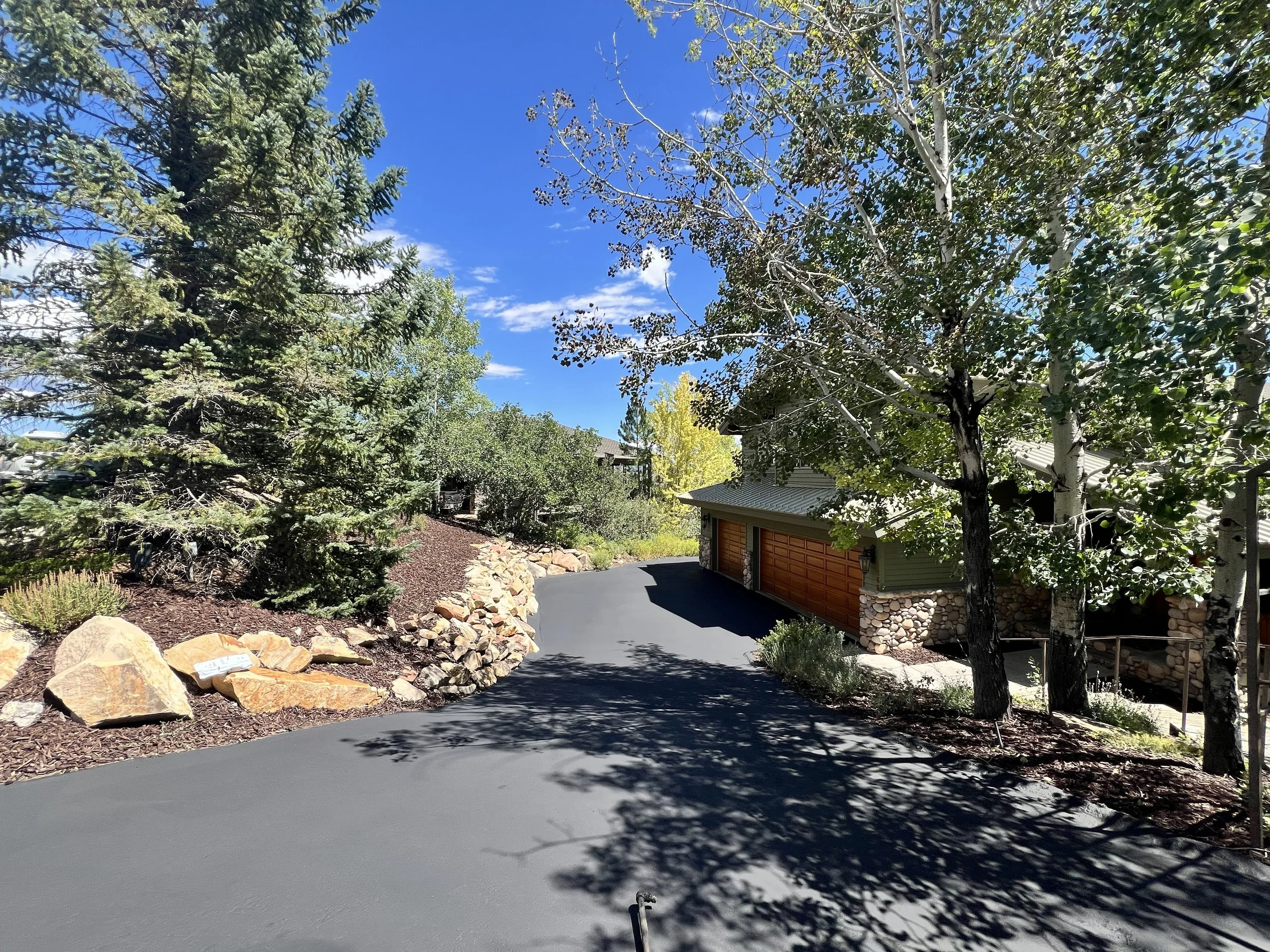 Residential Driveway that Slate Canyon Asphalt cleaned, prepped and installed asphalt seal coat to the clean and finished results that impressed the homeowners.