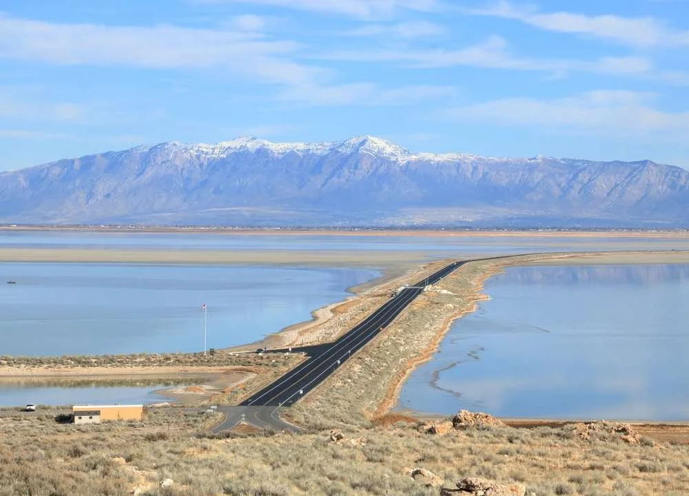 Durable asphalt paving, repair, sealcoating, and crack sealing for Syracuse’s neighborhoods, HOAs, commercial areas, and high‑growth communities.