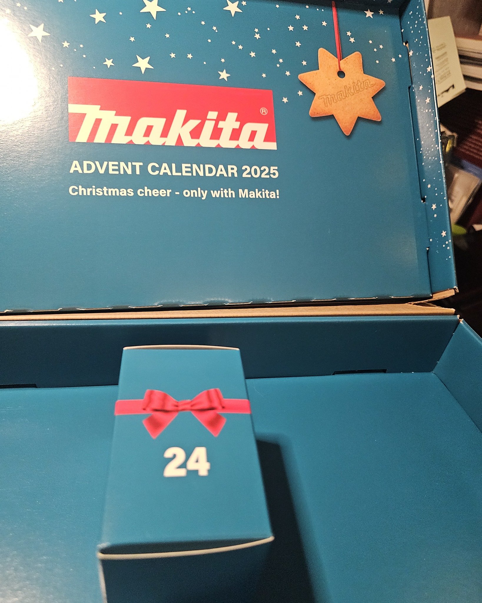 God Jul! 

Makita julkalender lucka 24 och sammanfattning.

En kapsyl&ouml;ppnare i makita batteritappning i julaftonsluckan. Sammantaget en prisv&auml;rd kalender, ett trevligt mindre case med verktyg, n&aring;gra merch och gimmickprylar. 

Roligast